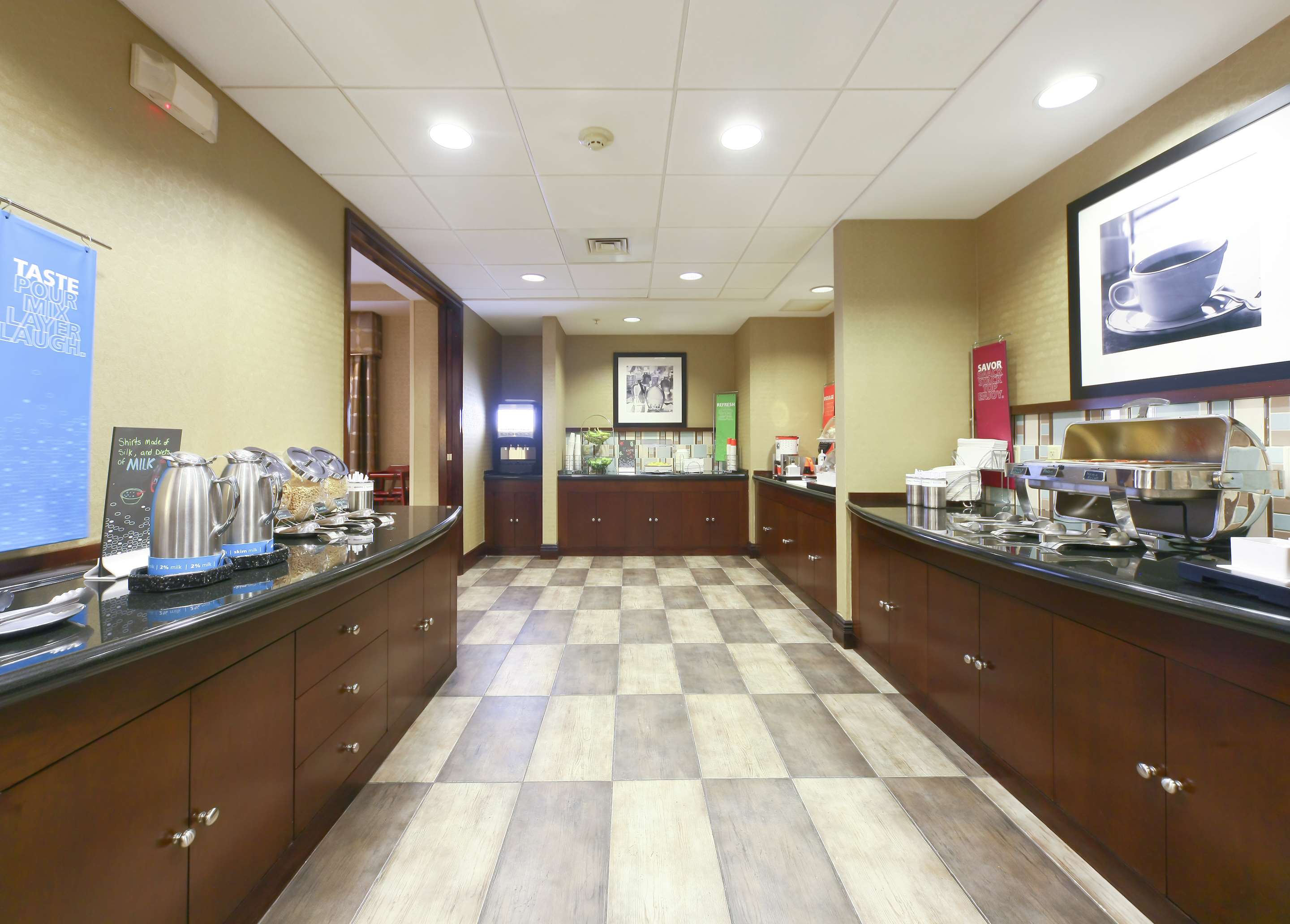 Restaurant | Hampton Inn North Brunswick / New Brunswick