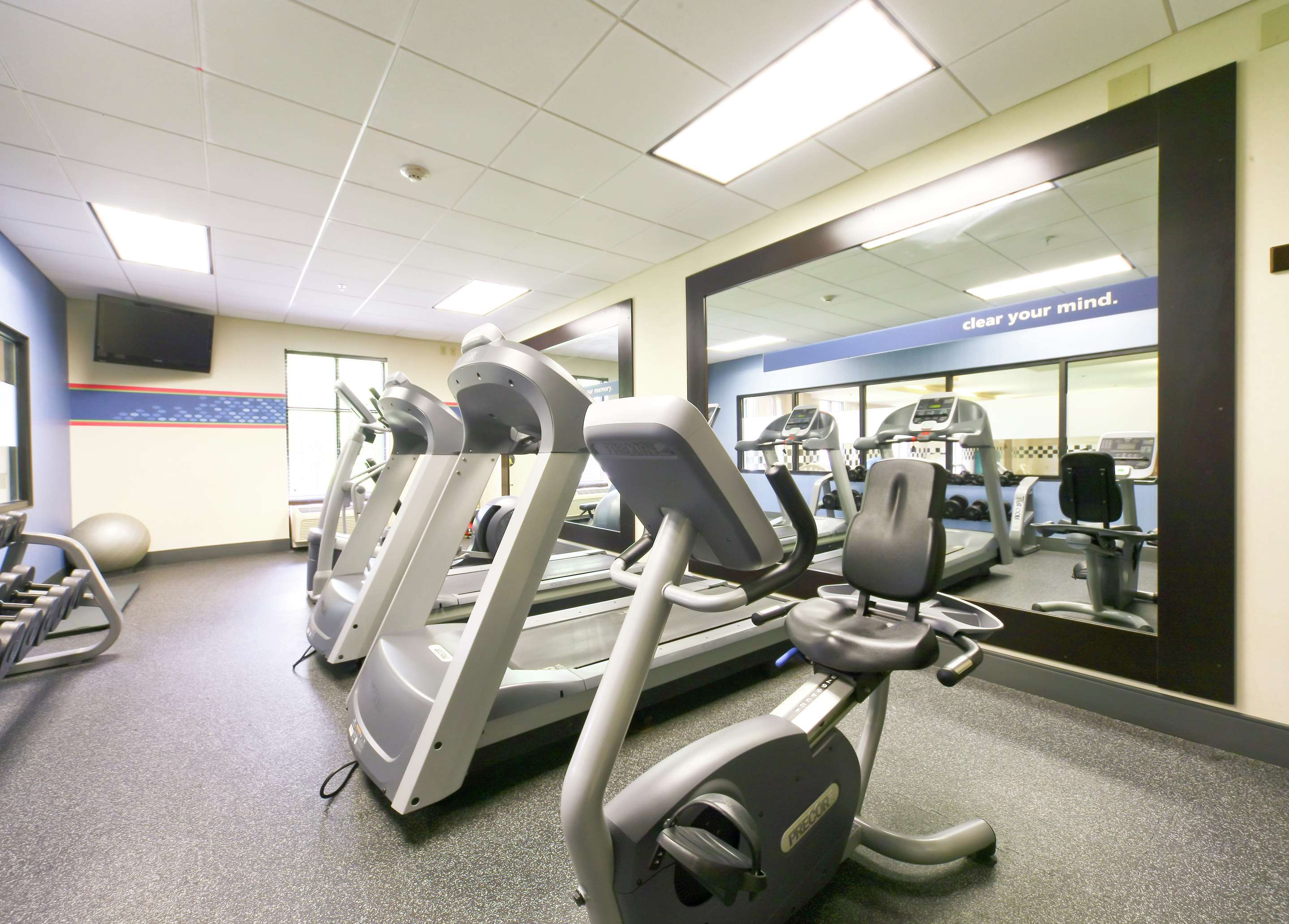 Health club fitness center gym | Hampton Inn North Brunswick / New Brunswick