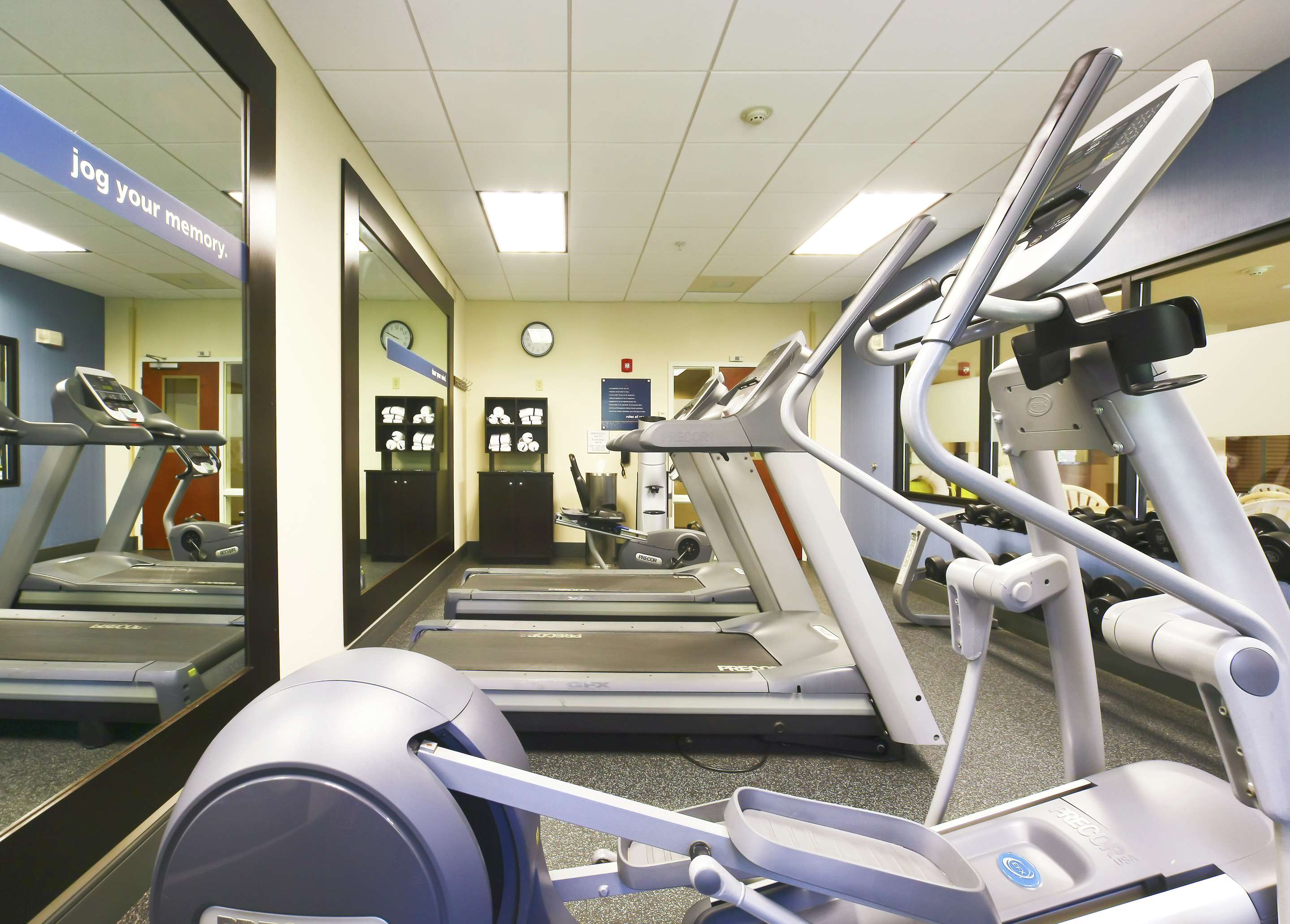 Health club fitness center gym | Hampton Inn North Brunswick / New Brunswick