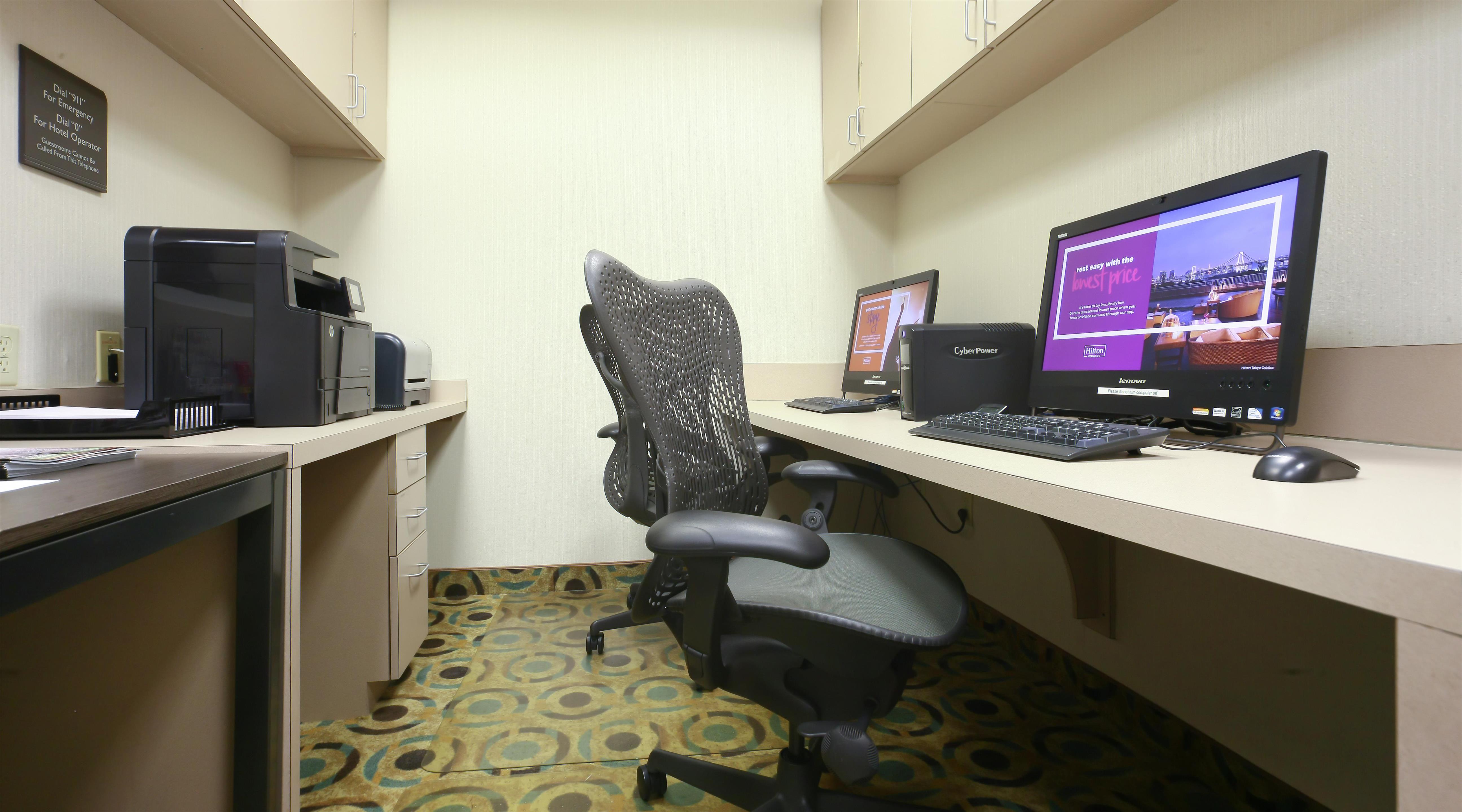 Business Center | Hilton Garden Inn Secaucus/Meadowlands