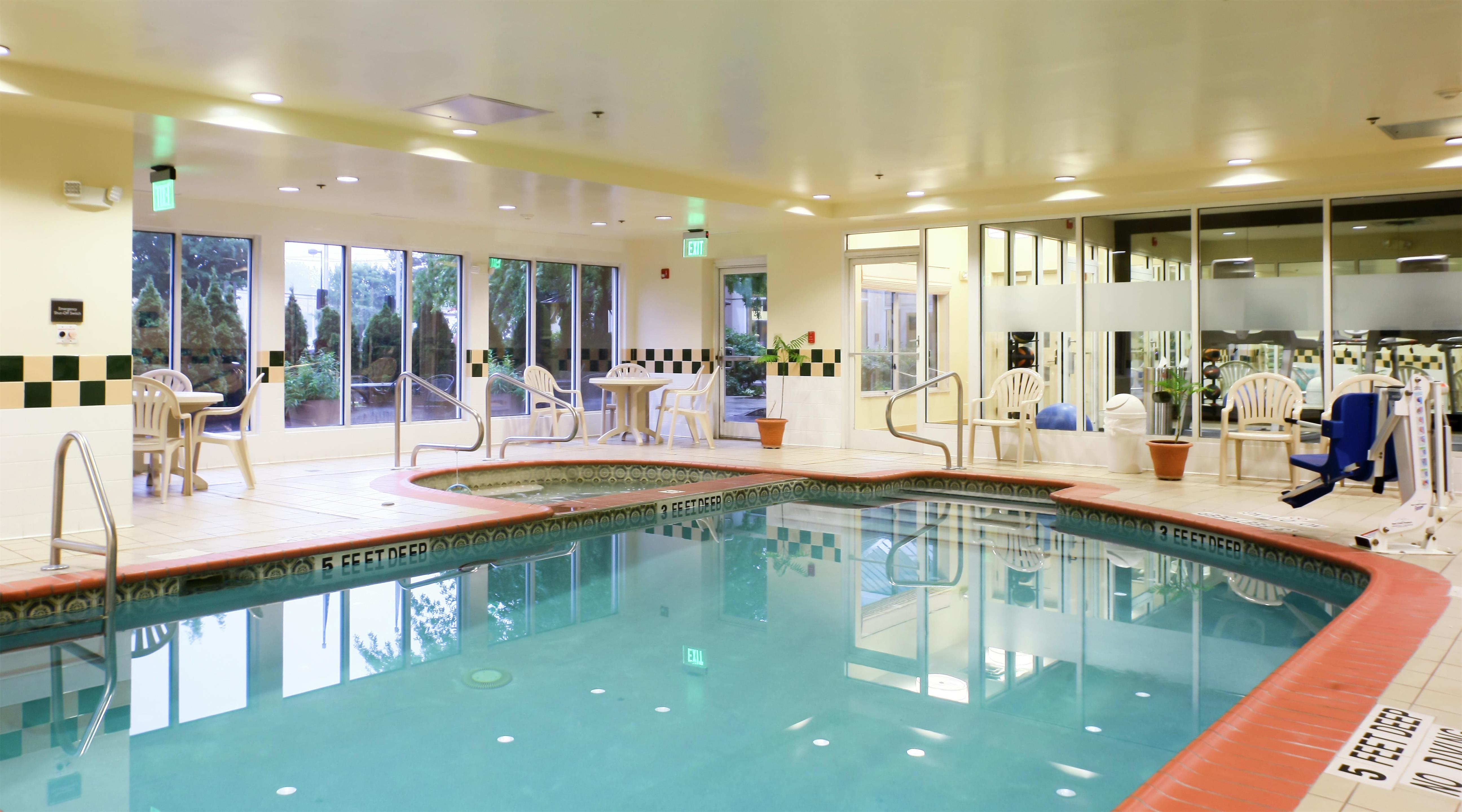 Pool | Hilton Garden Inn Secaucus/Meadowlands