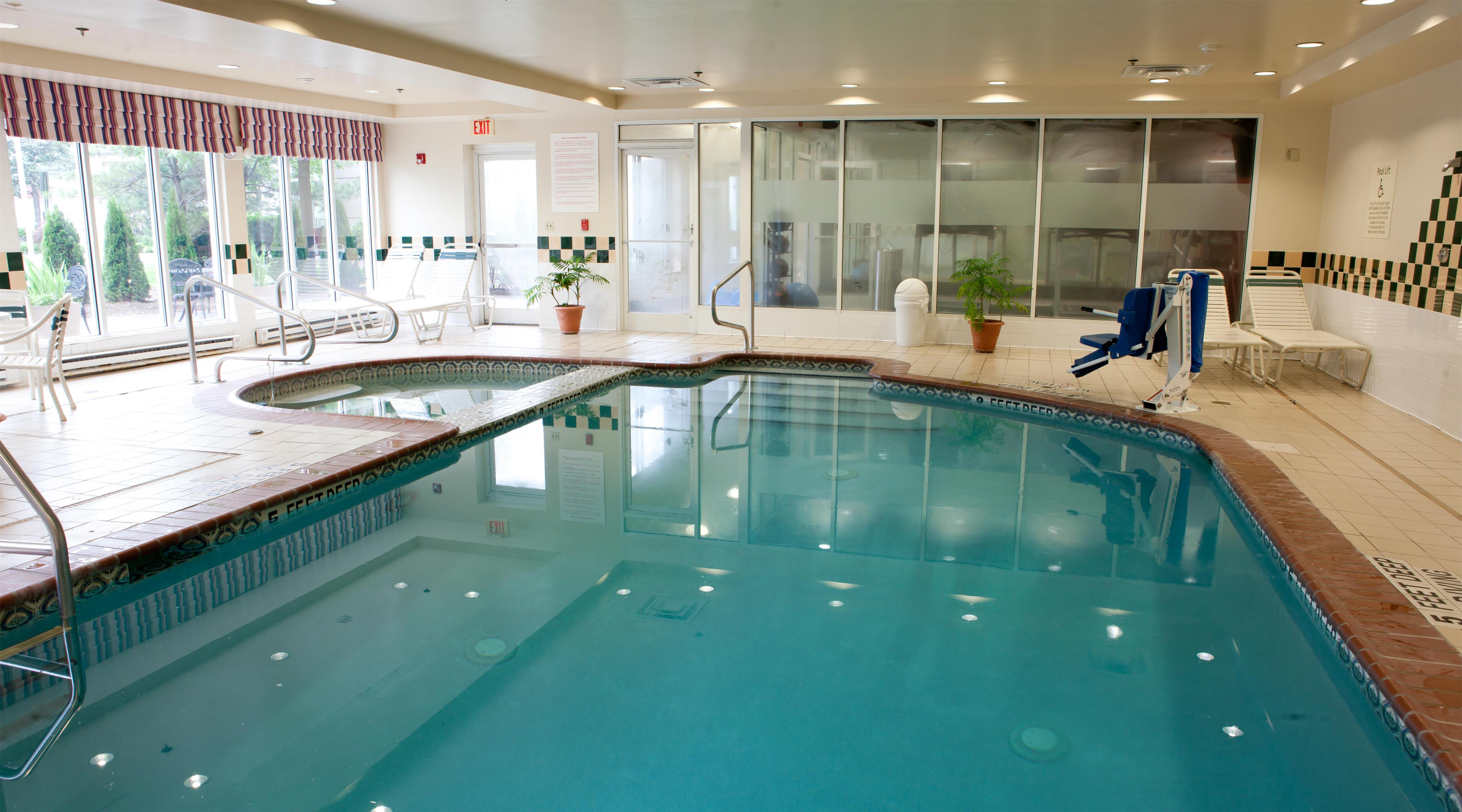 Pool | Hilton Garden Inn Secaucus/Meadowlands