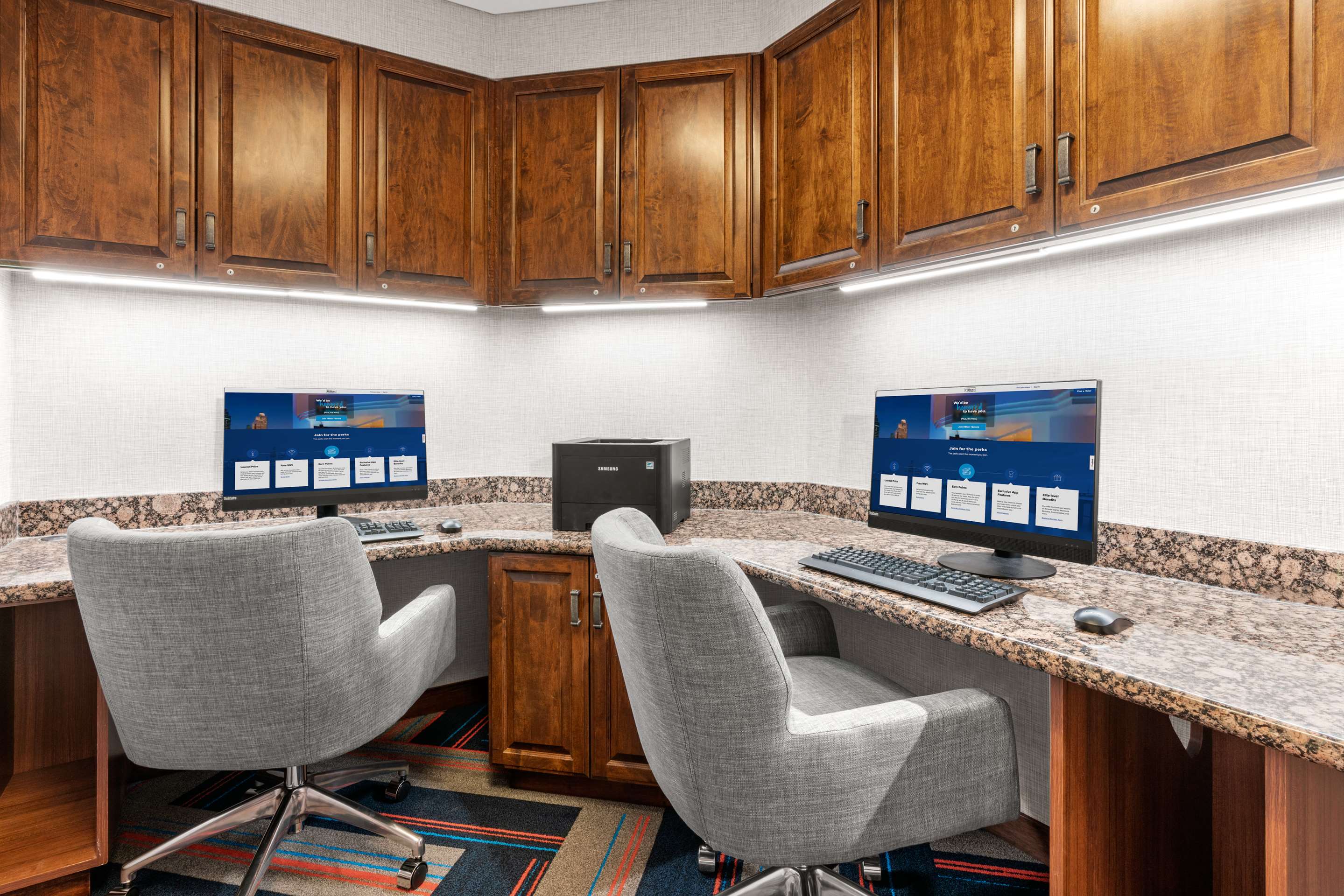 Business Center | Hampton Inn & Suites Fairbanks