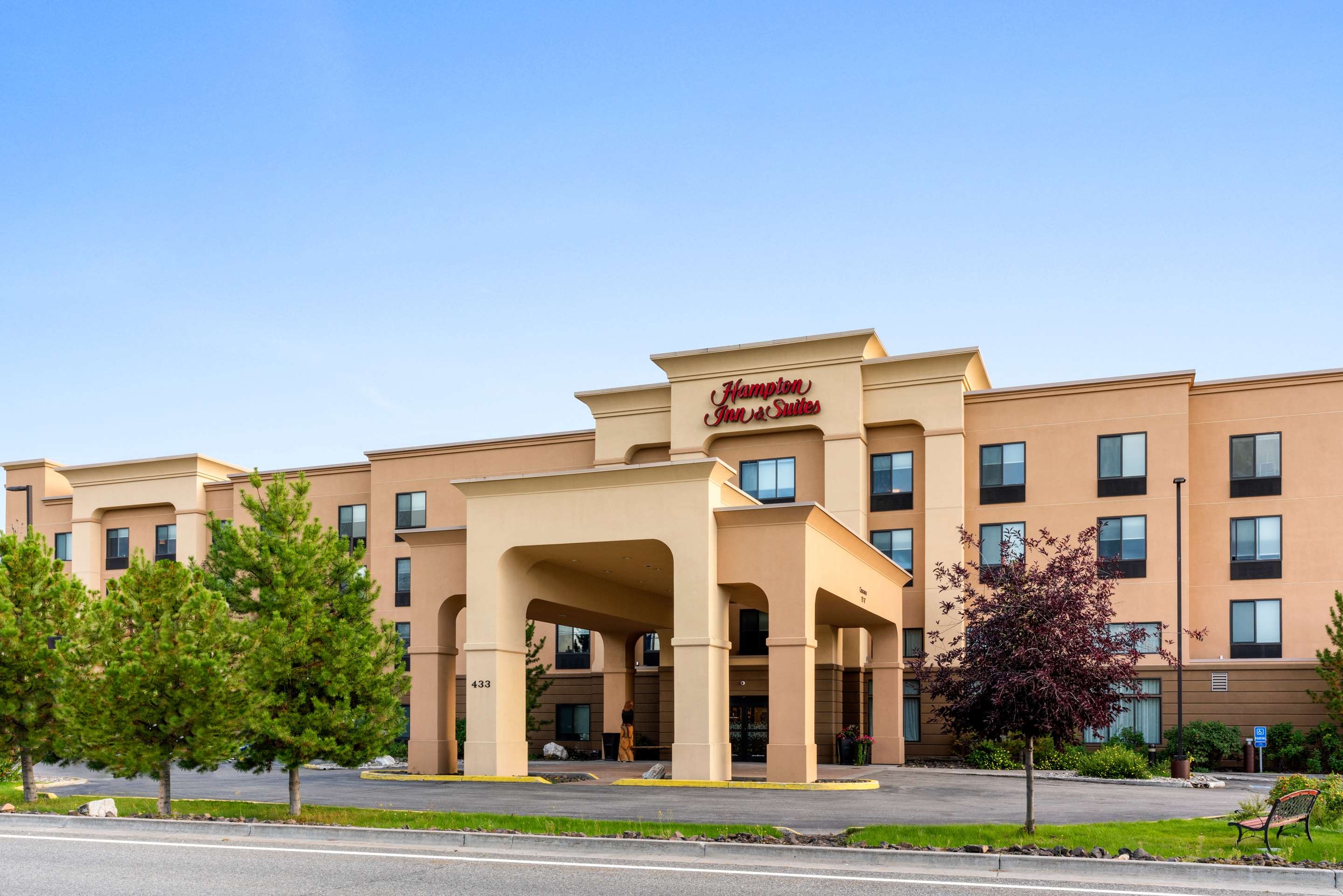 Exterior | Hampton Inn & Suites Fairbanks