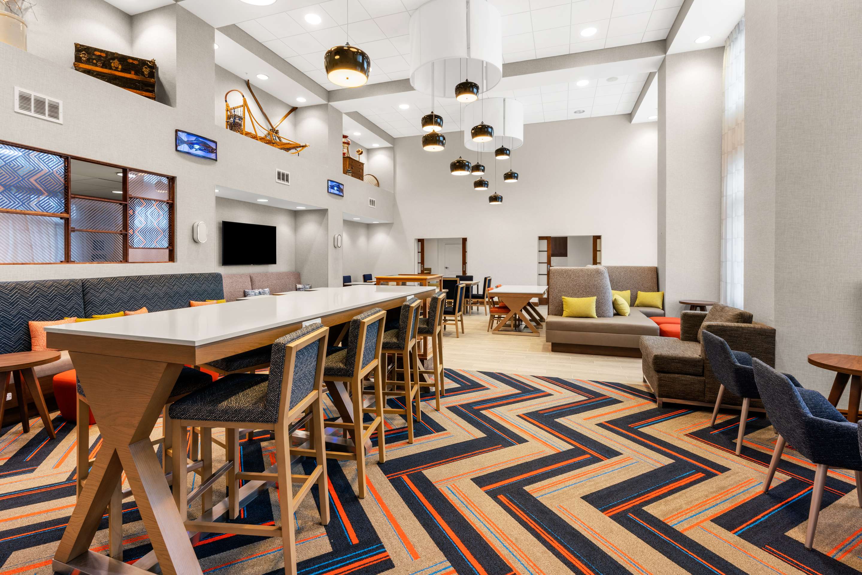 Lobby | Hampton Inn & Suites Fairbanks