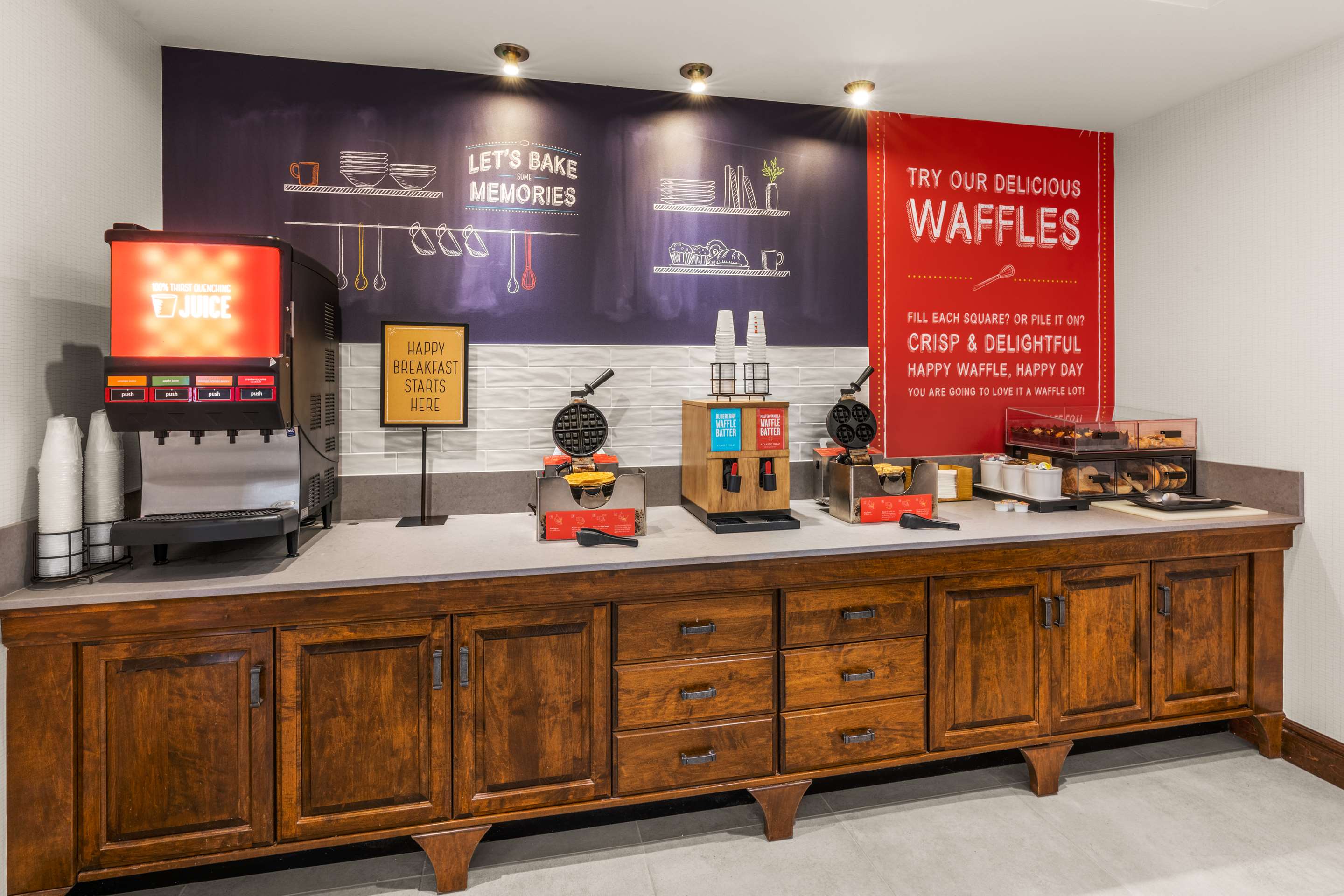 Breakfast Area | Hampton Inn & Suites Fairbanks