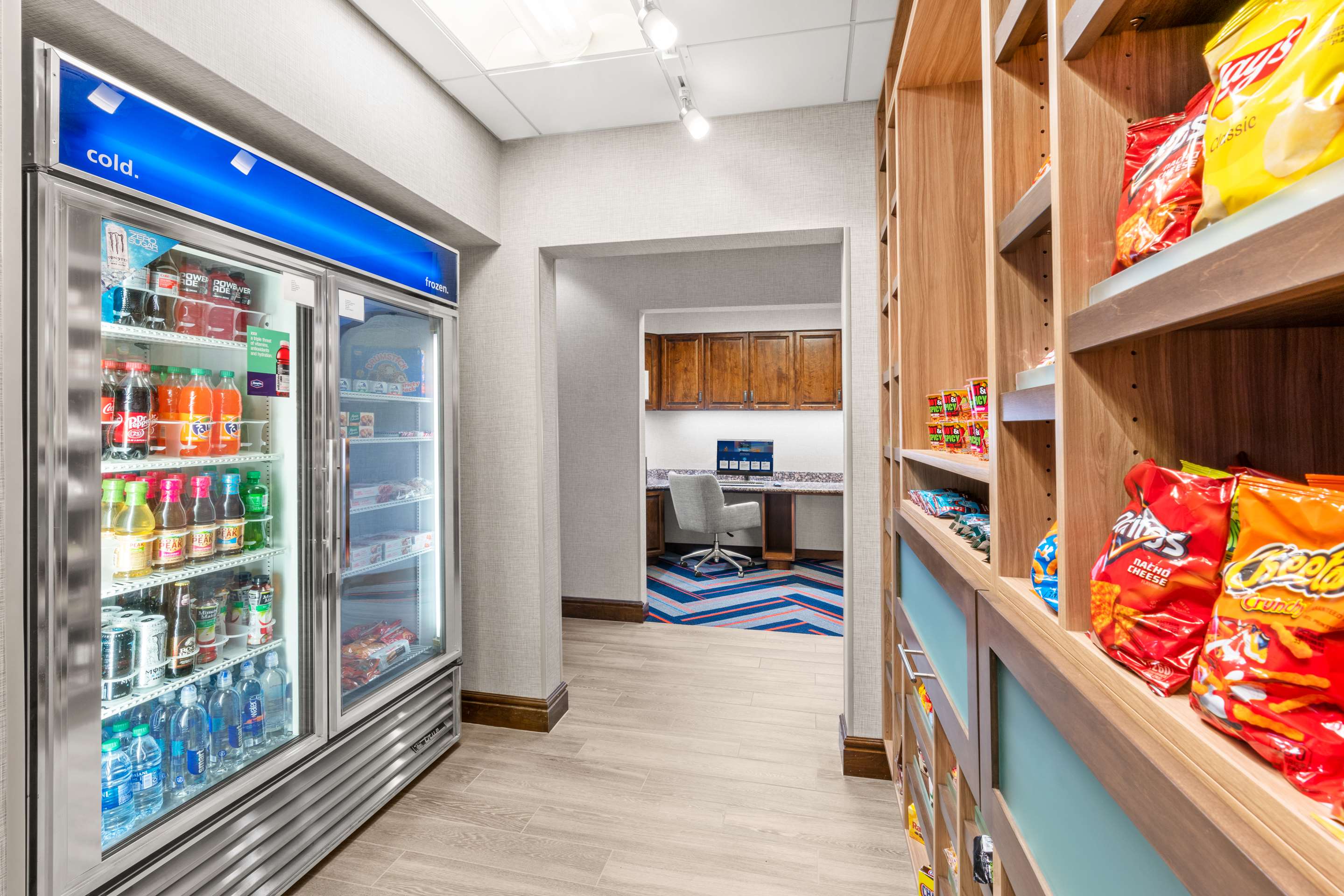 Restaurant | Hampton Inn & Suites Fairbanks
