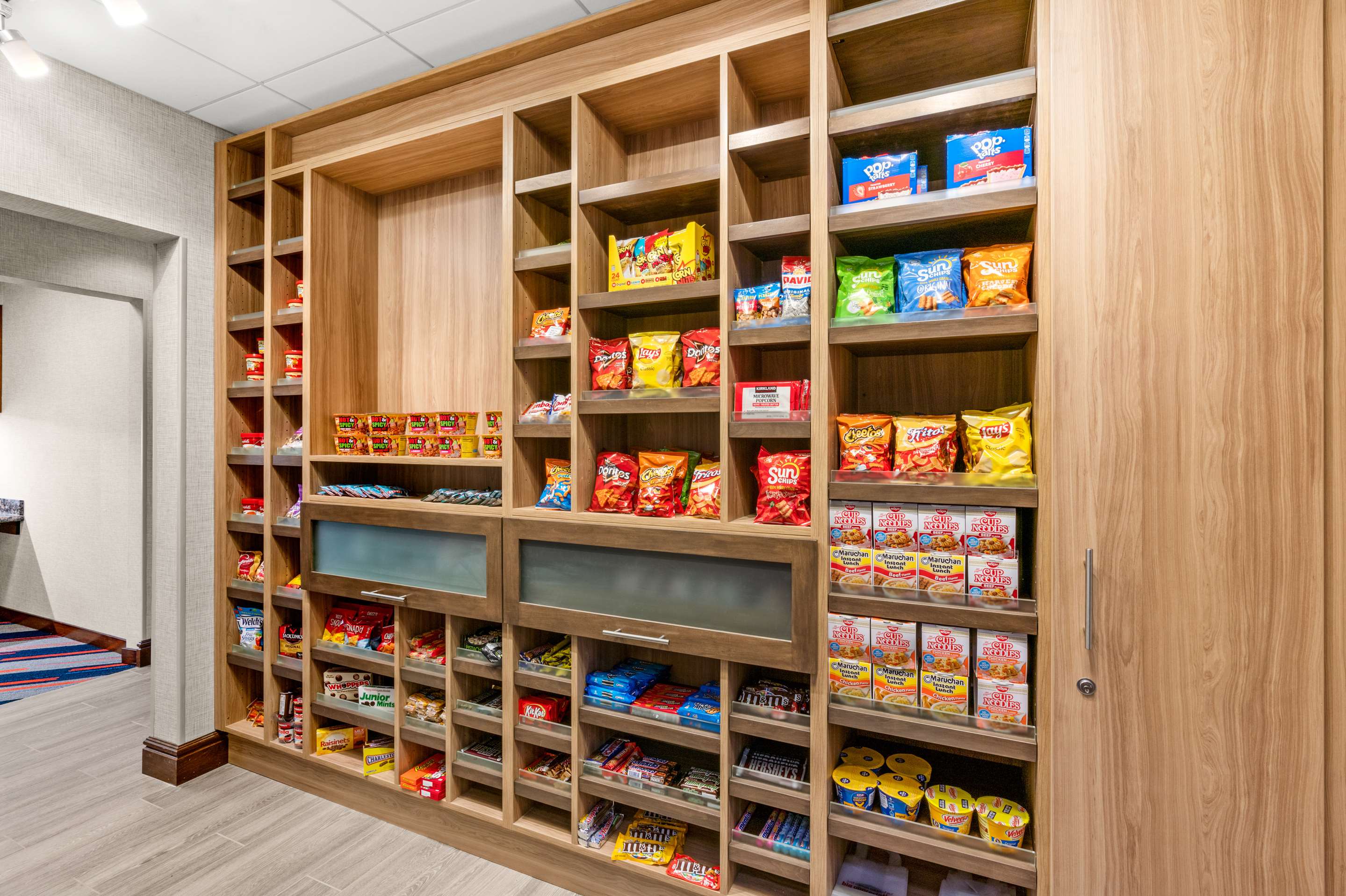 Restaurant | Hampton Inn & Suites Fairbanks