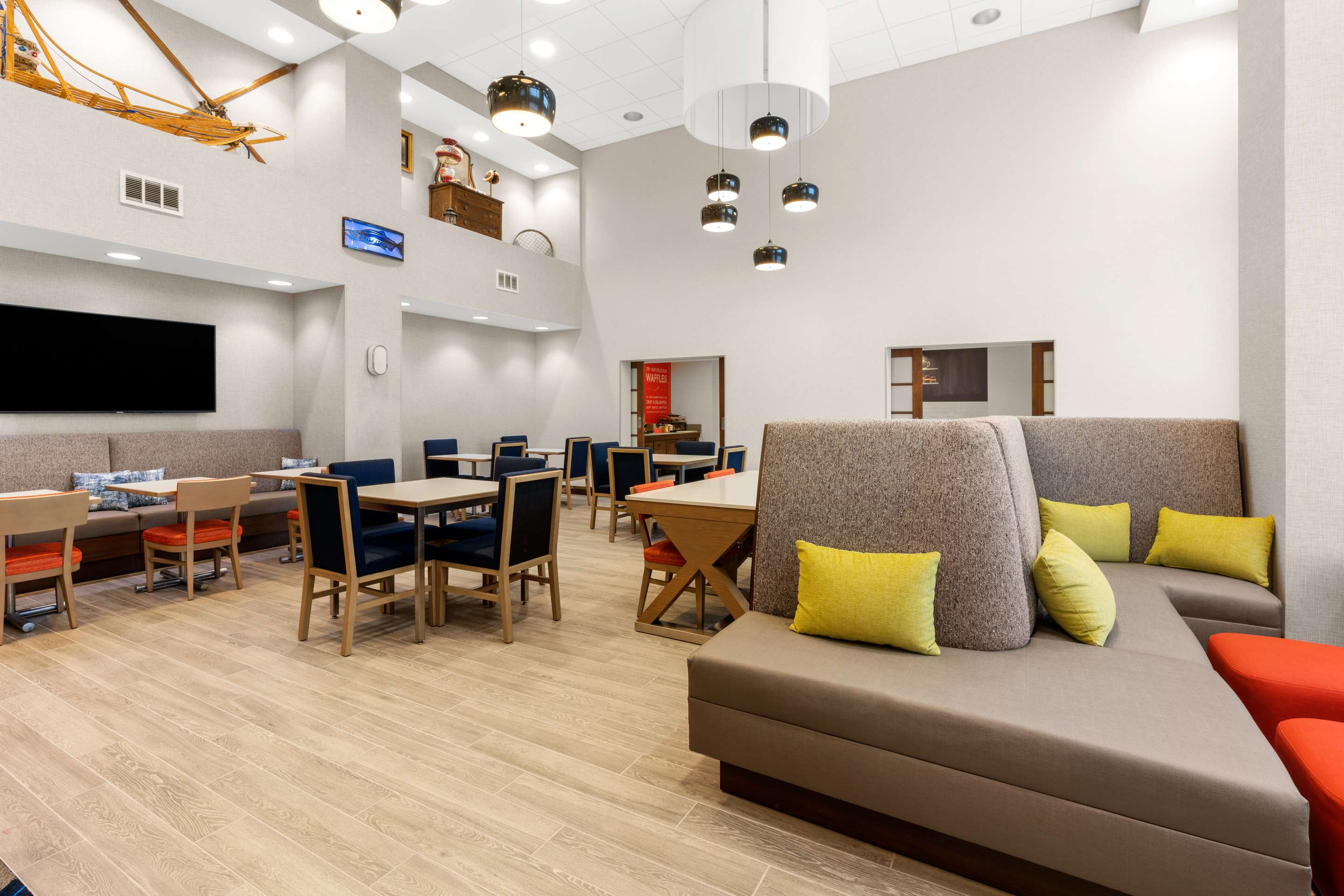 Breakfast Area | Hampton Inn & Suites Fairbanks