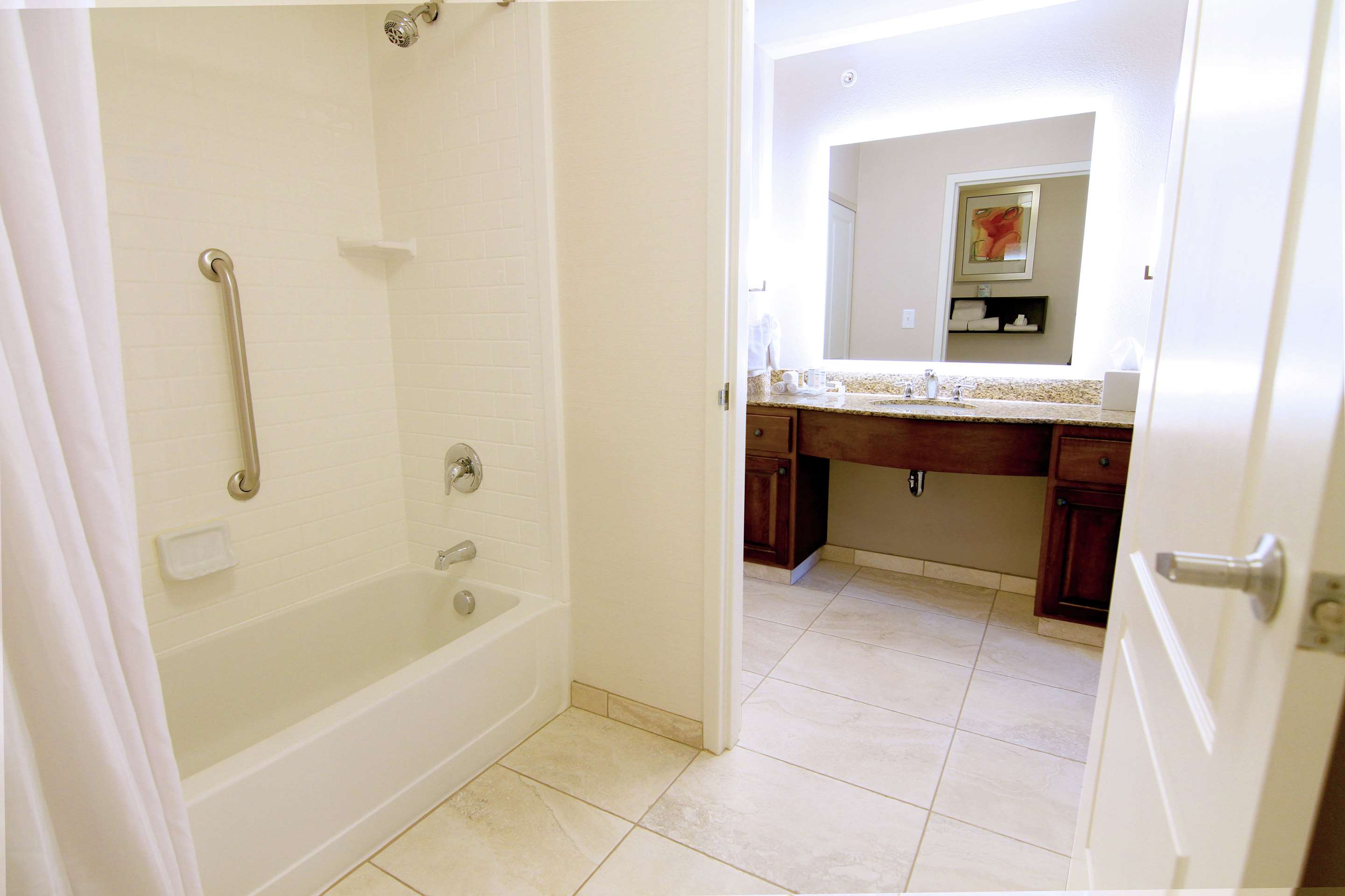 Guest room bath