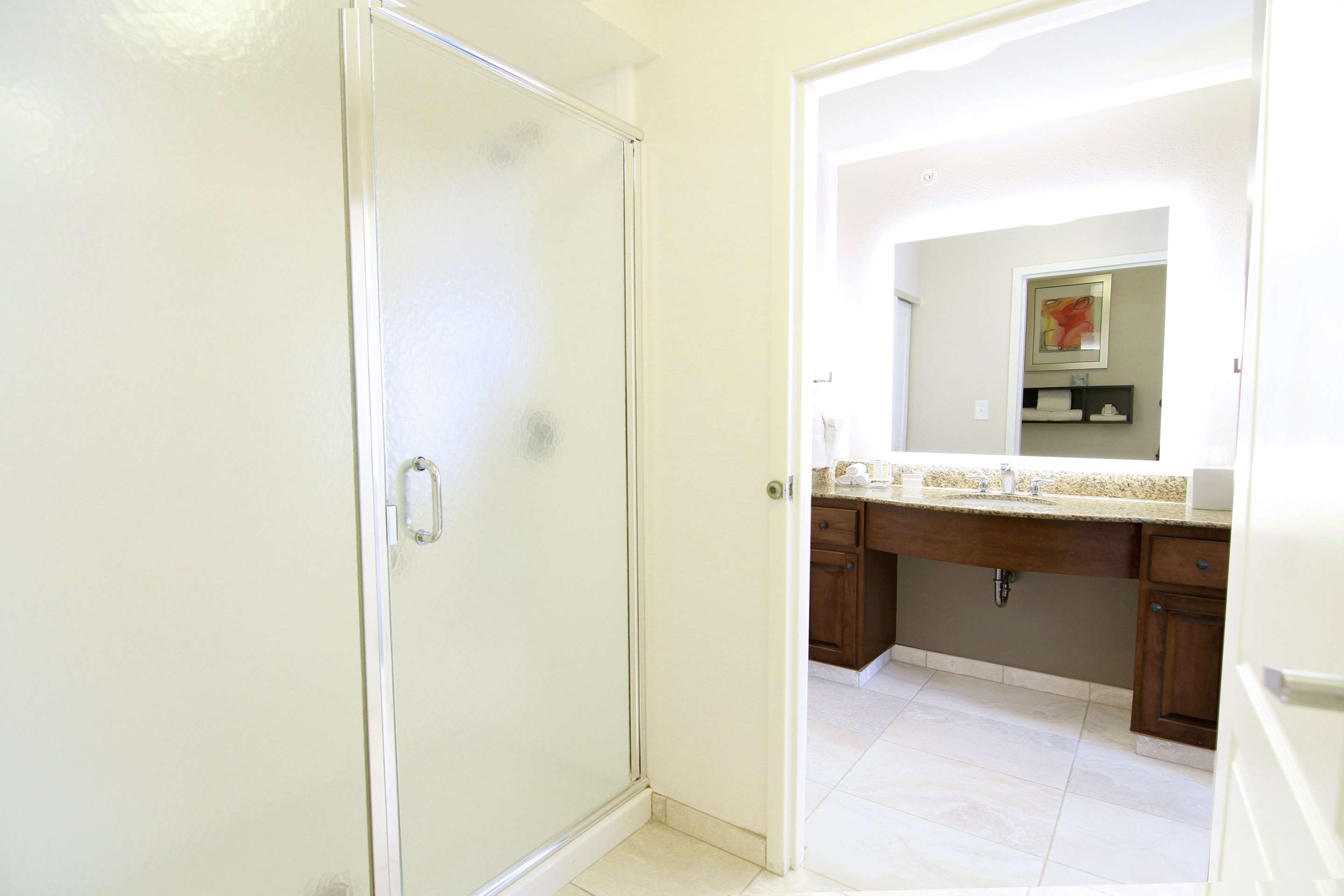 Guest room bath