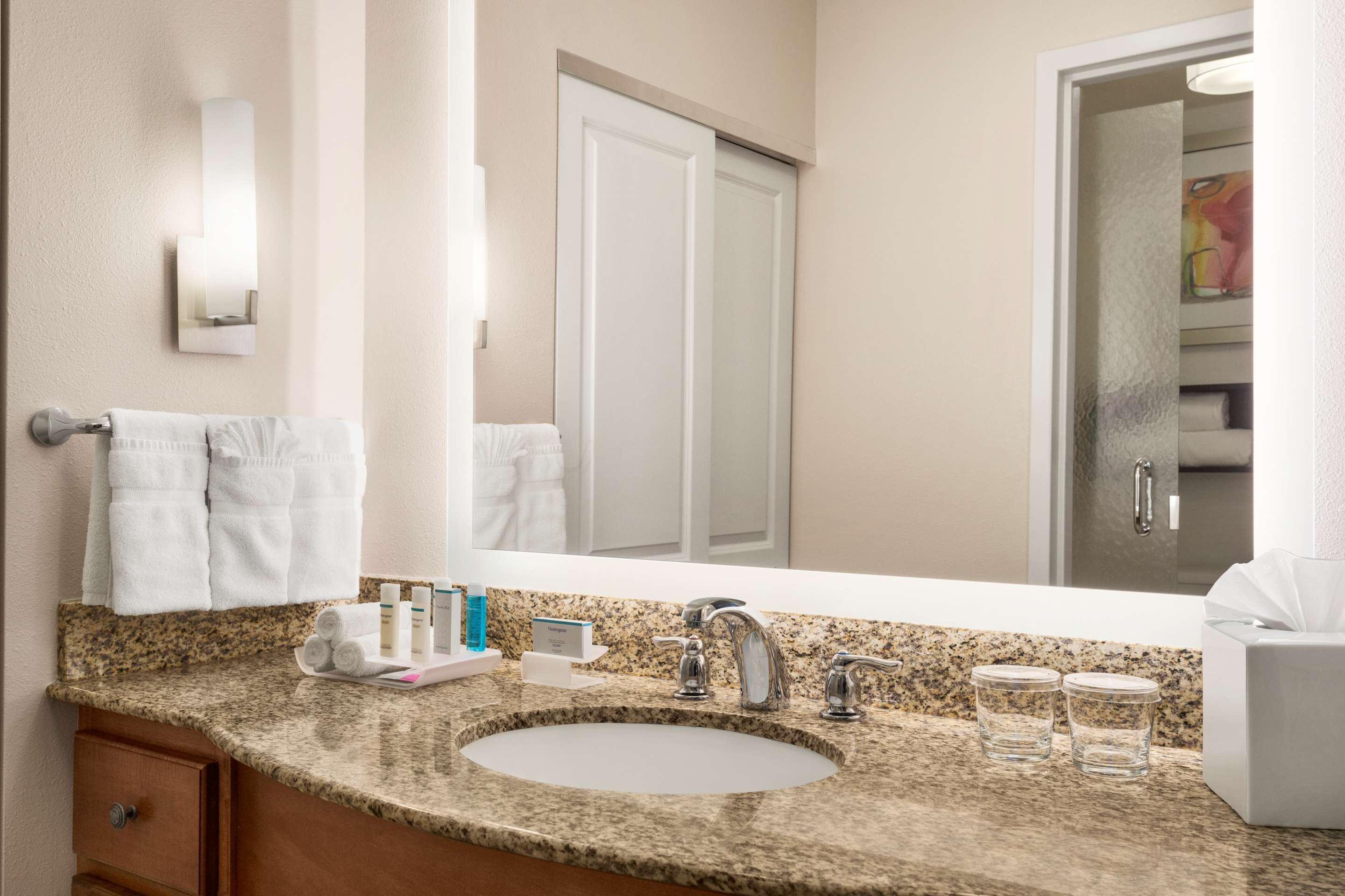 Guest room bath