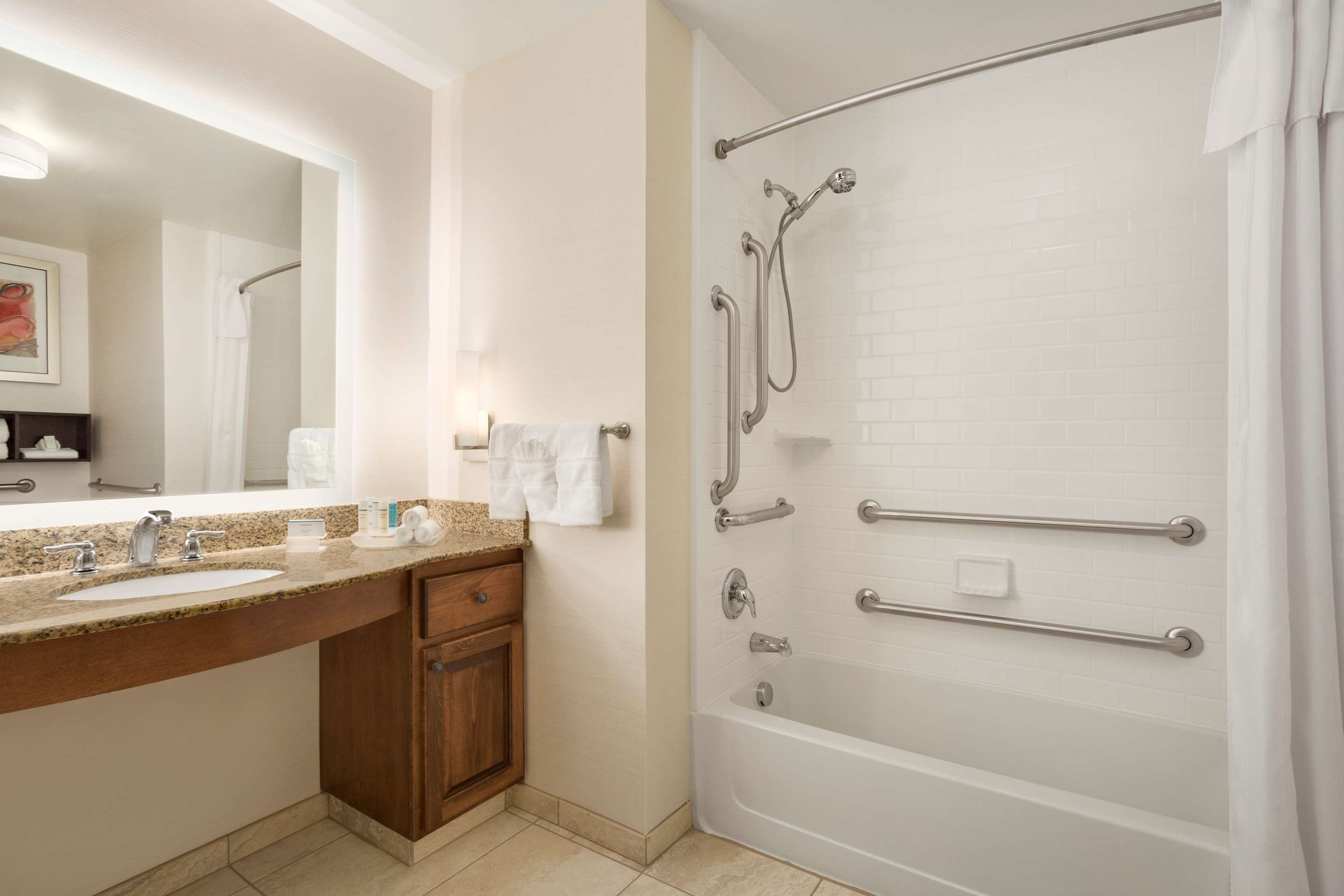 Guest room bath