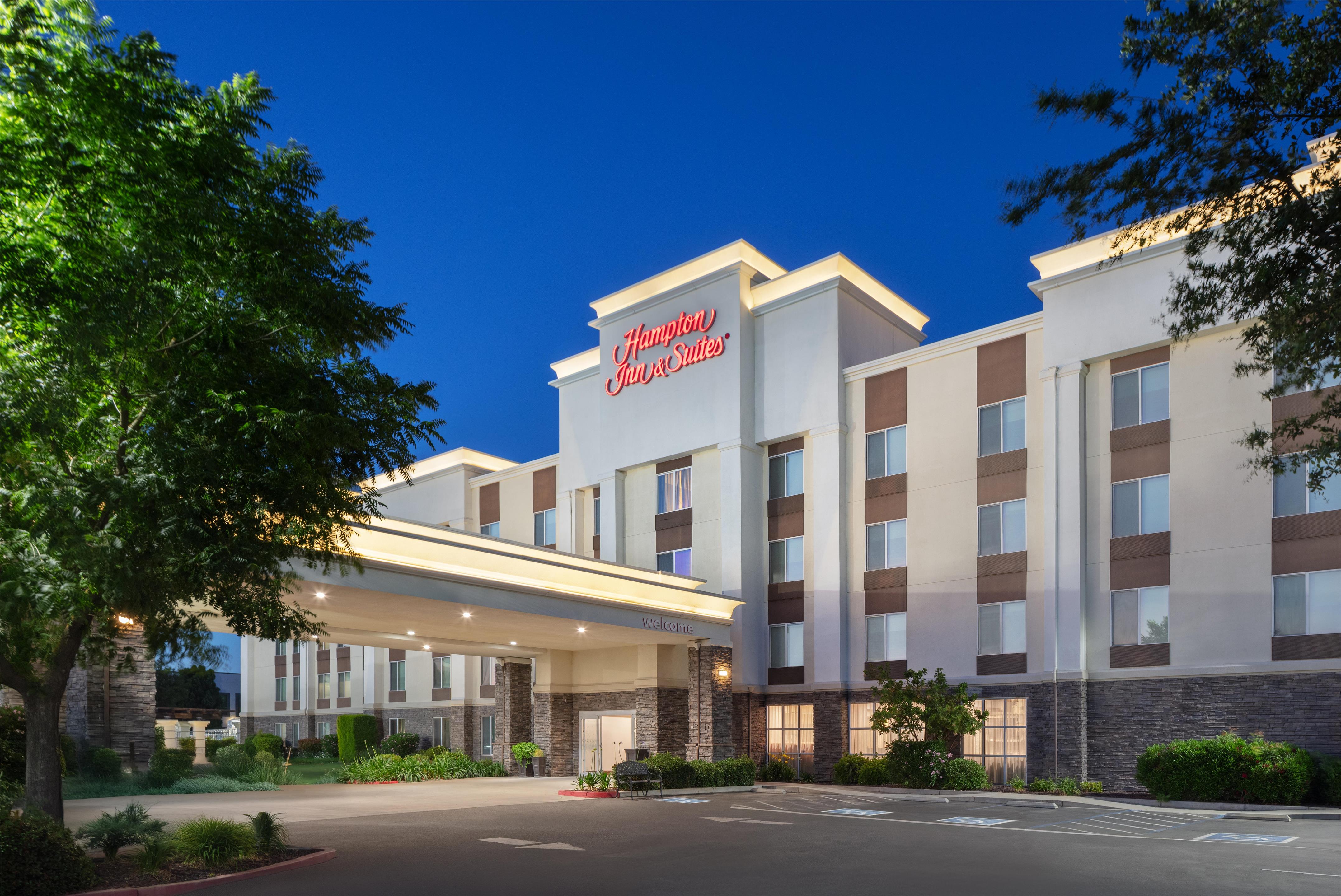 Exterior | Hampton Inn & Suites Fresno