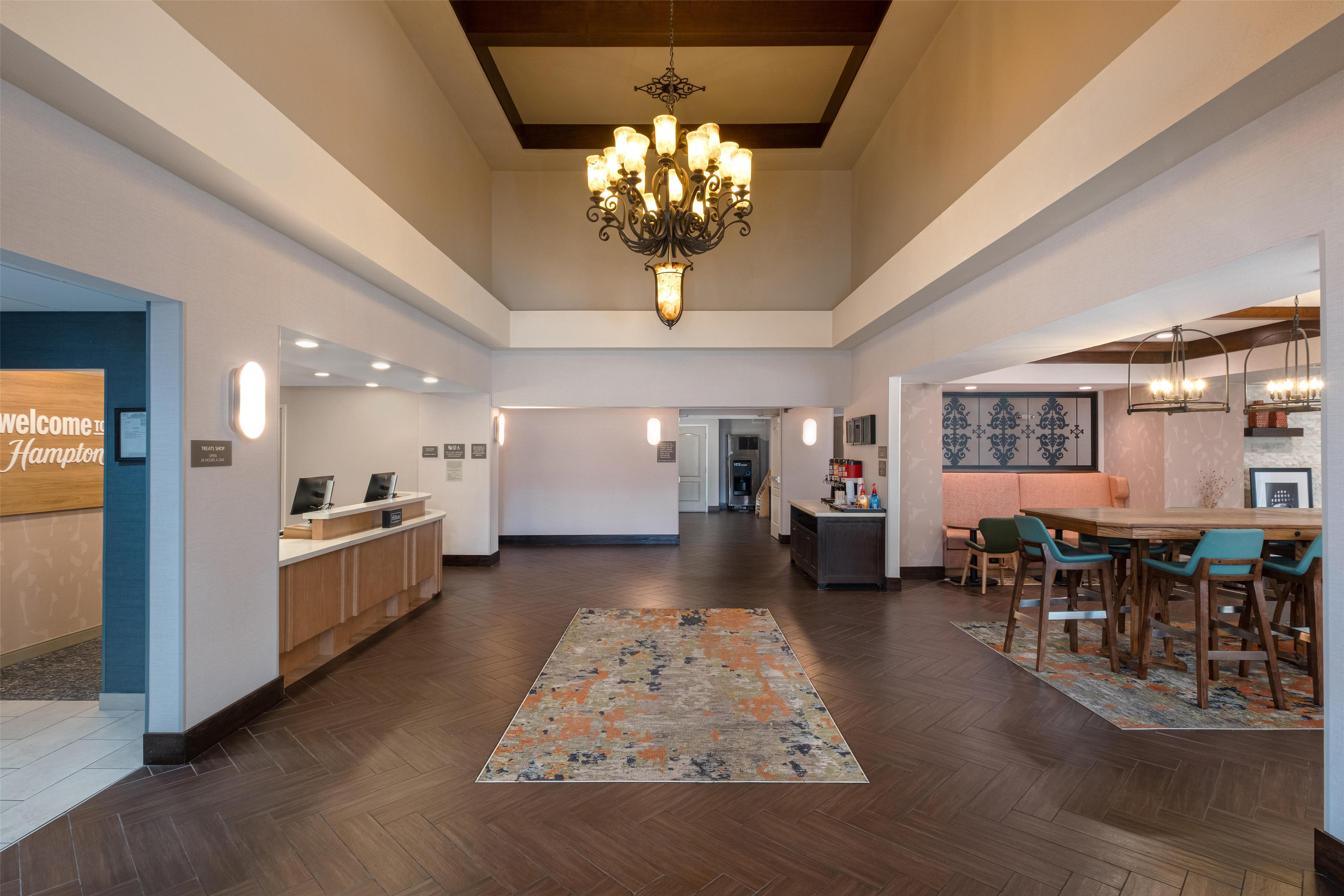 Reception | Hampton Inn & Suites Fresno