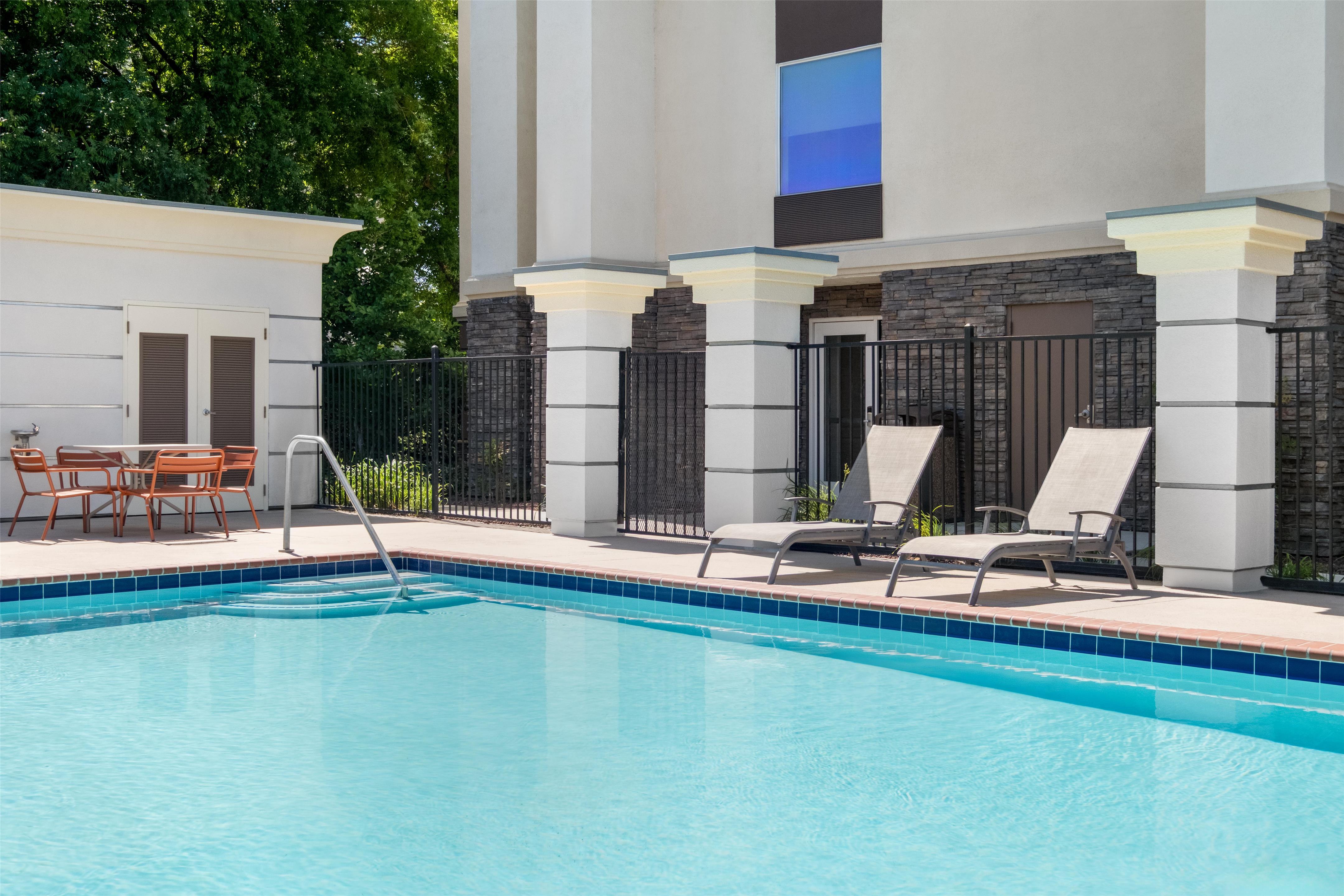 Pool | Hampton Inn & Suites Fresno