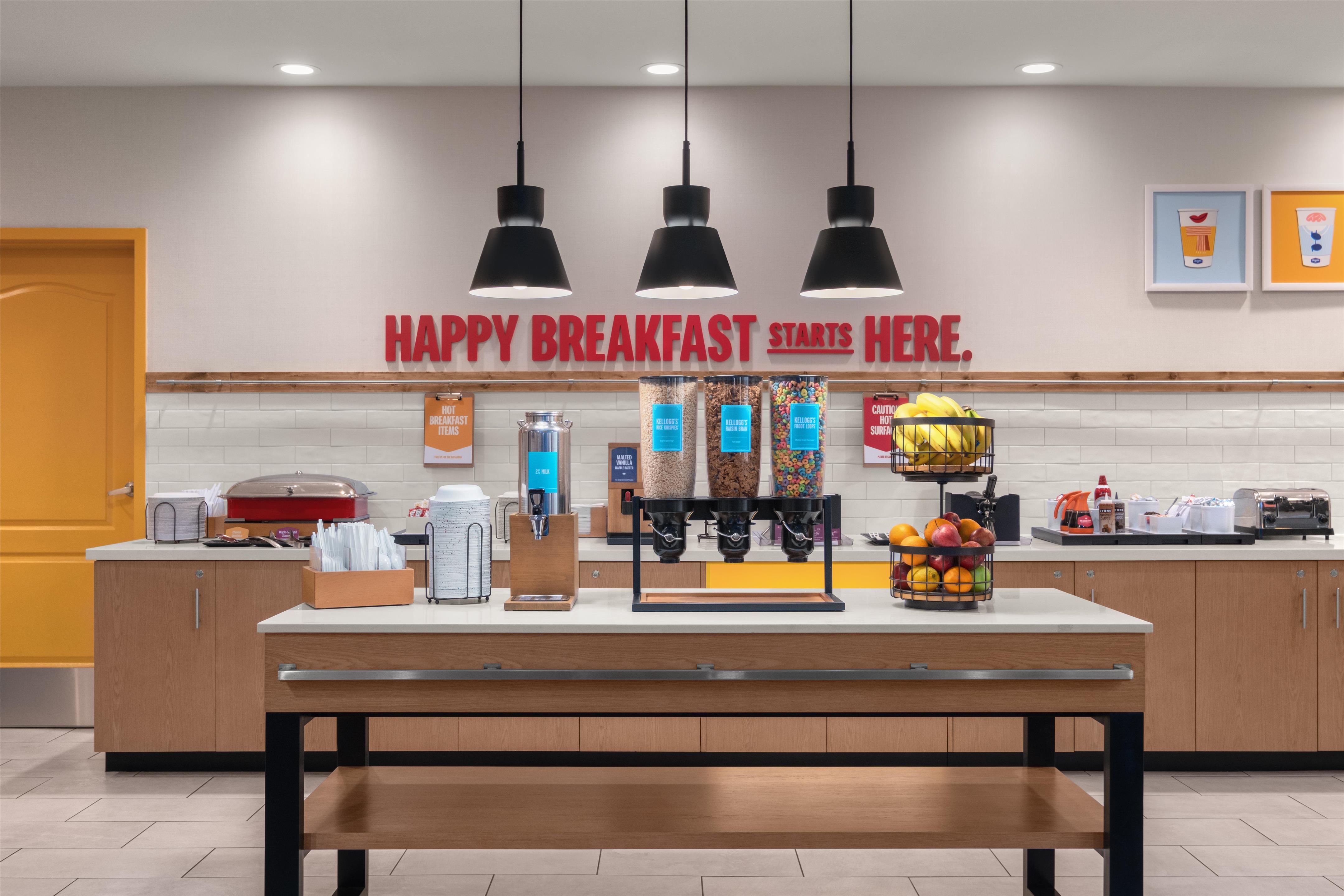 Breakfast Area | Hampton Inn & Suites Fresno