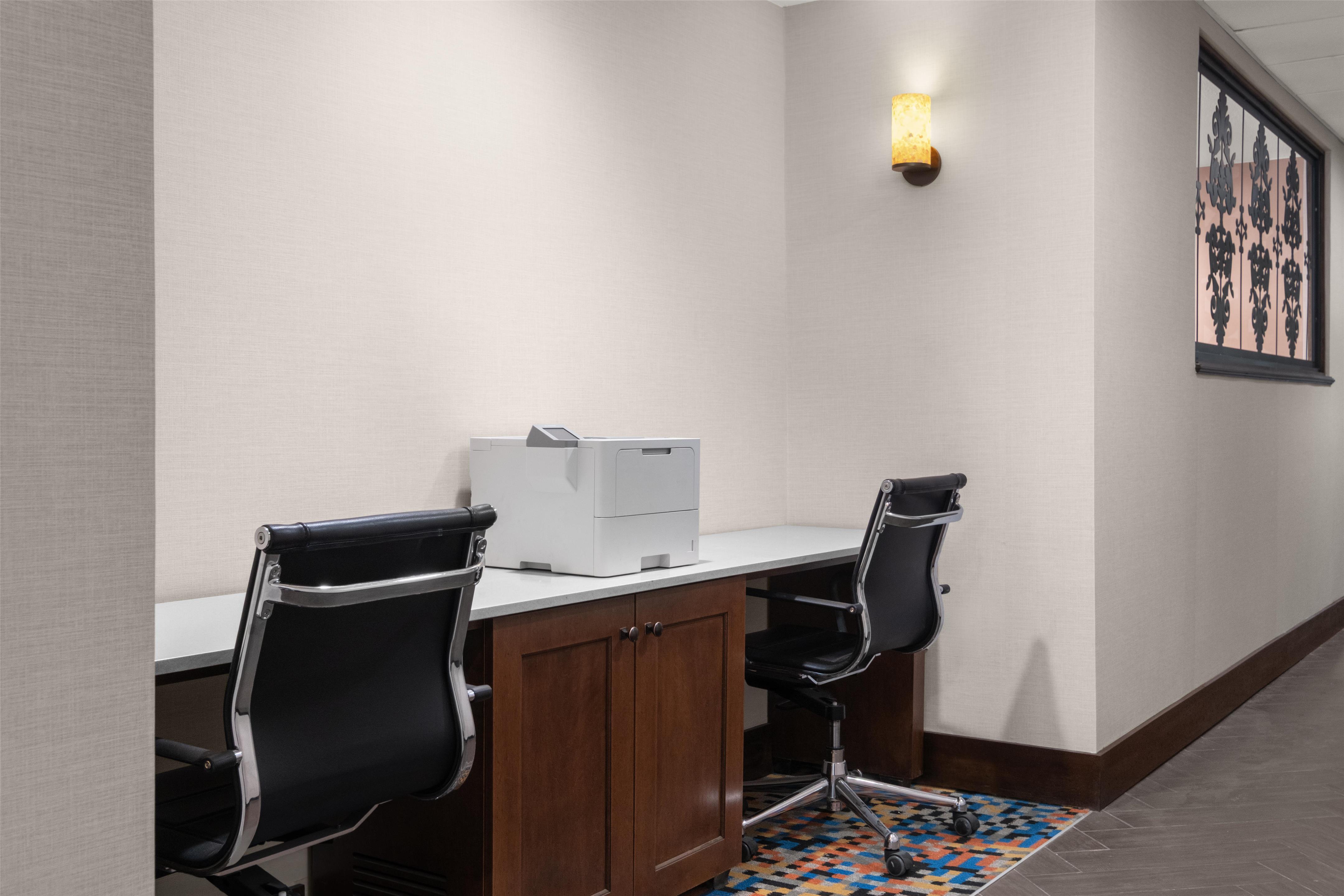 Business Center | Hampton Inn & Suites Fresno