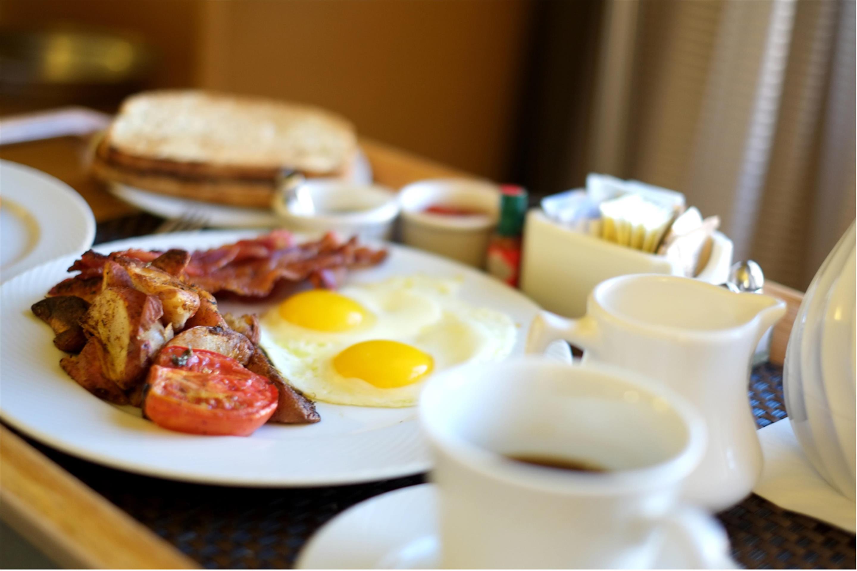 Restaurant | DoubleTree by Hilton Fresno Convention Center
