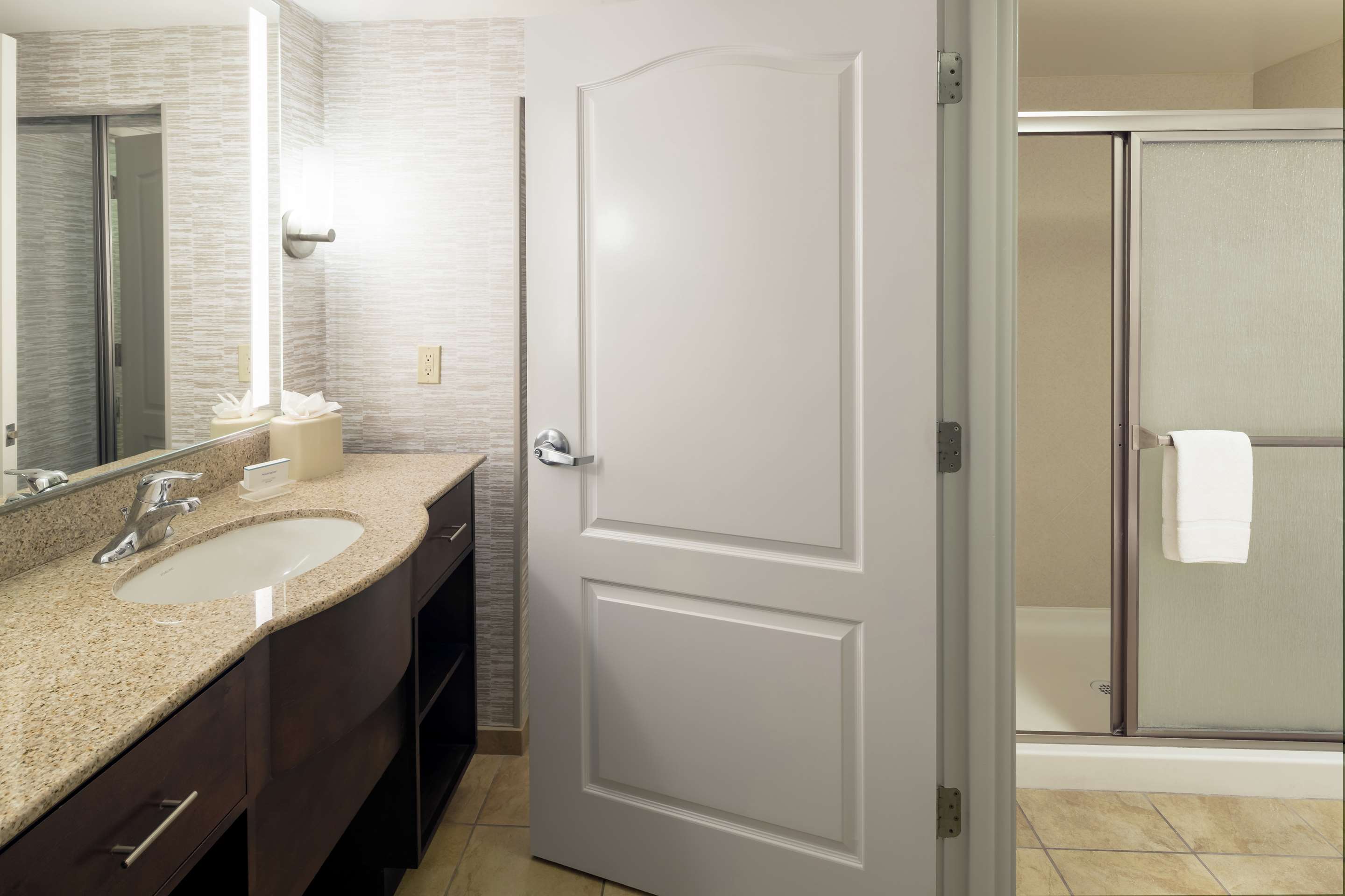 Guest room bath