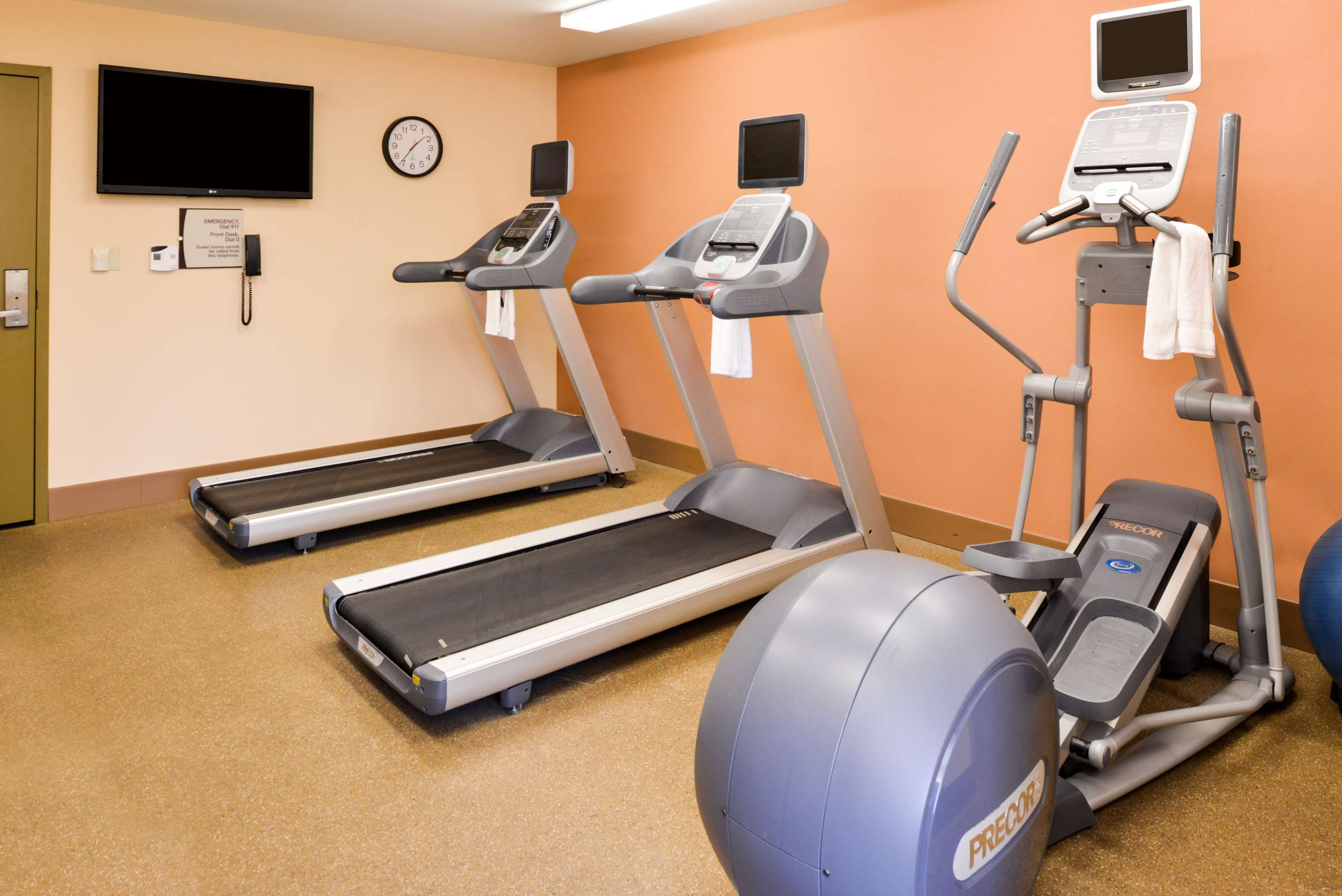 Health club fitness center gym | Homewood Suites by Hilton Fresno