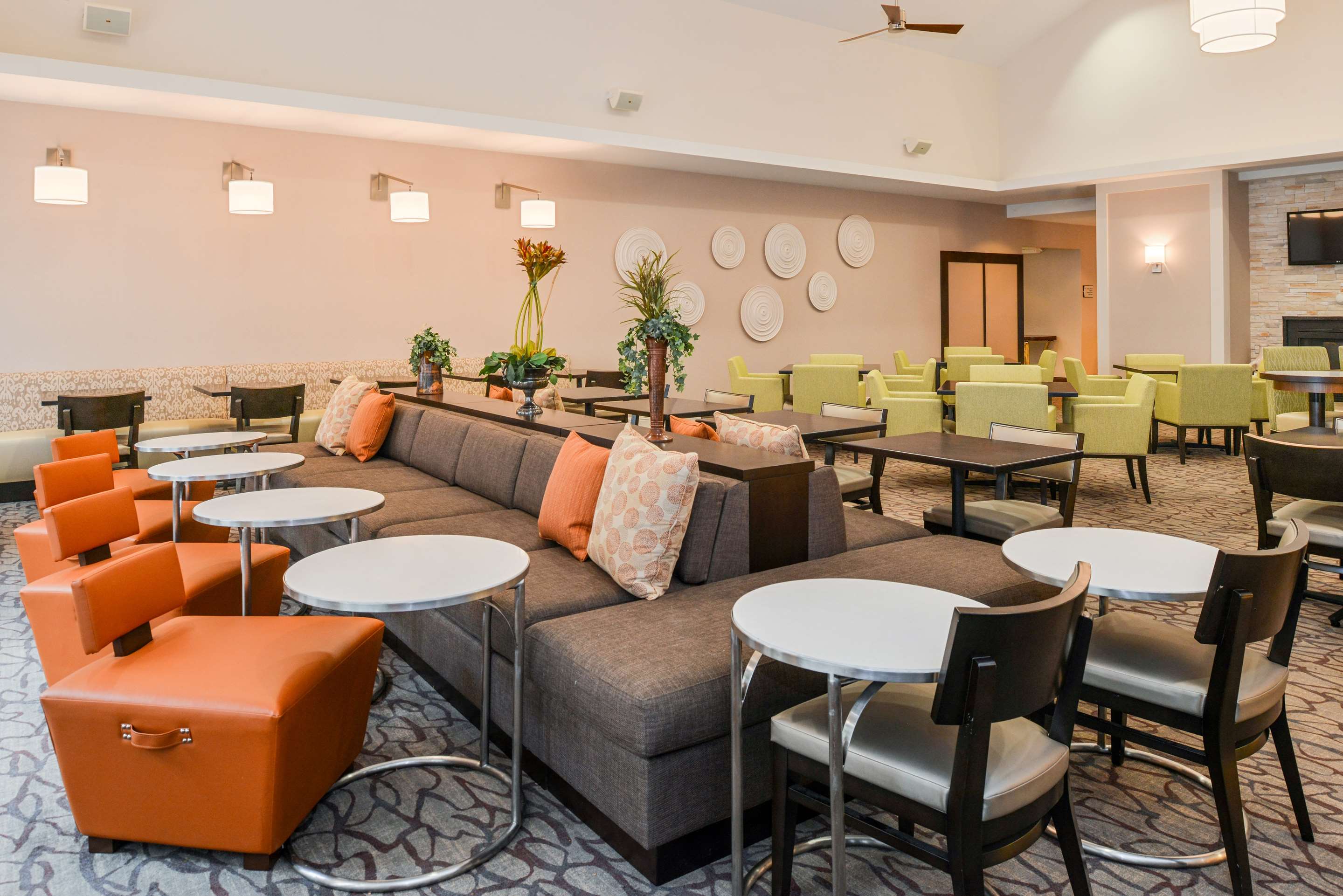 Lobby | Homewood Suites by Hilton Fresno