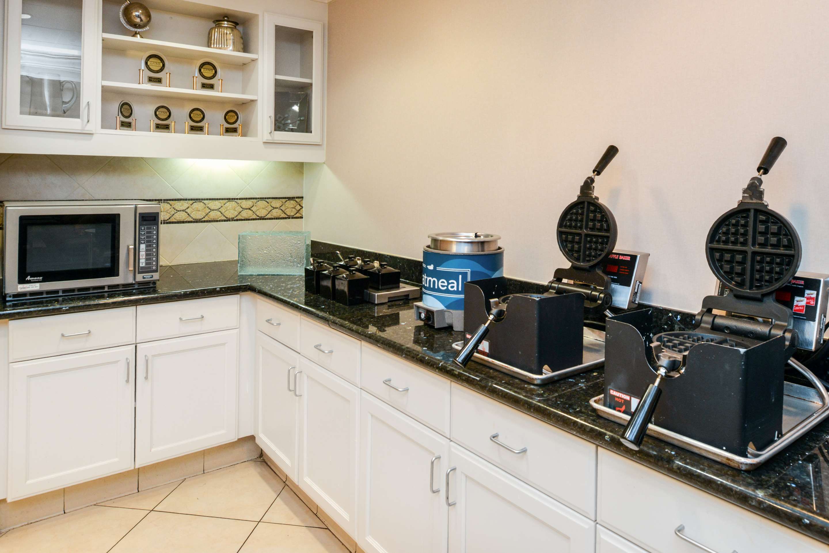 Breakfast Area | Homewood Suites by Hilton Fresno