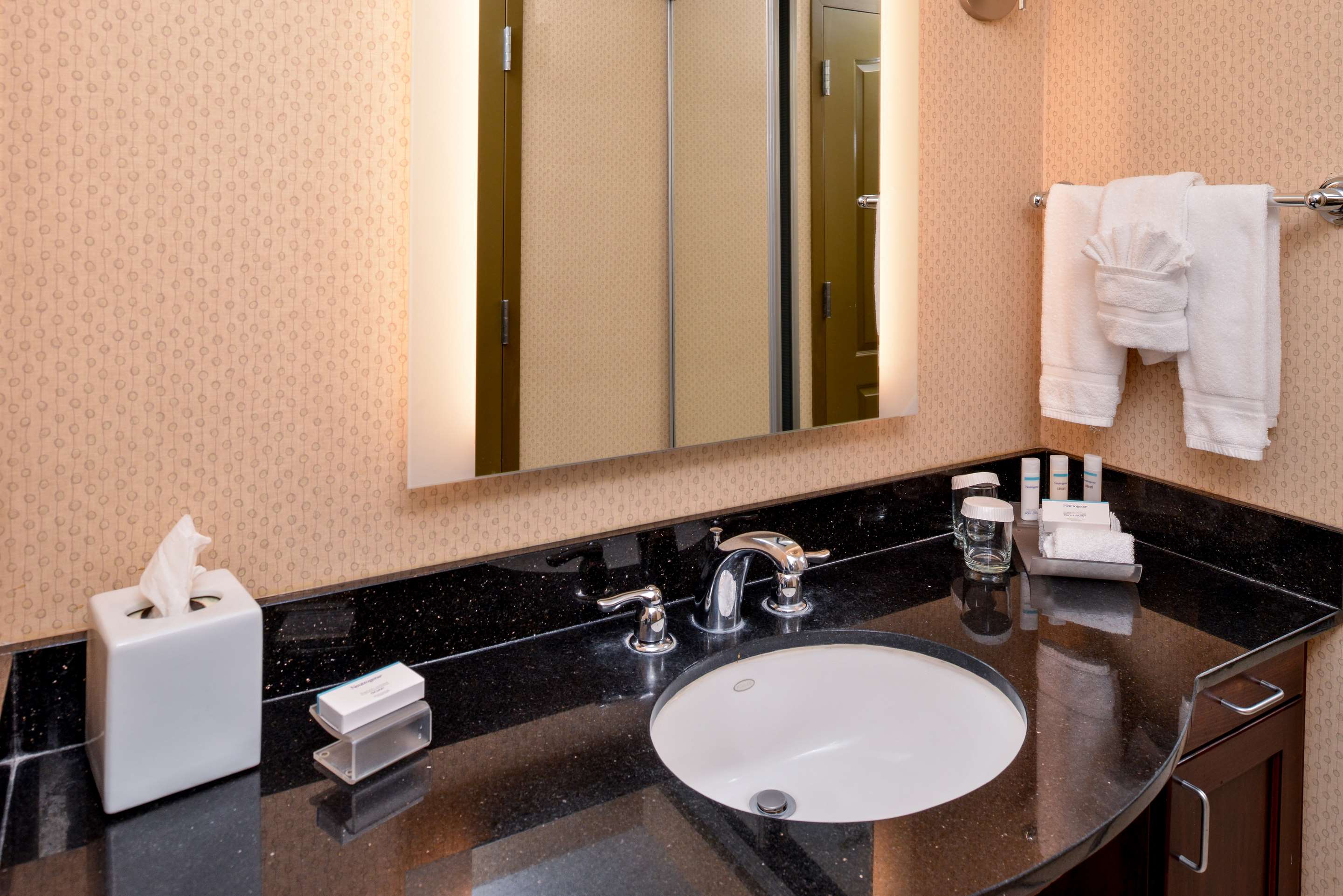 Guest room bath