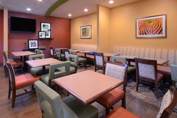 Restaurant - Hampton Inn Fayetteville