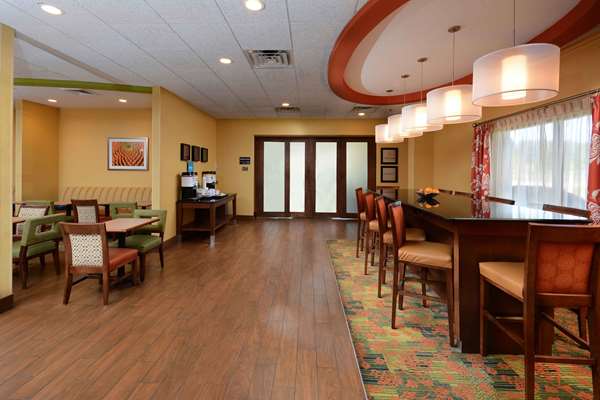 Restaurant - Hampton Inn Fayetteville