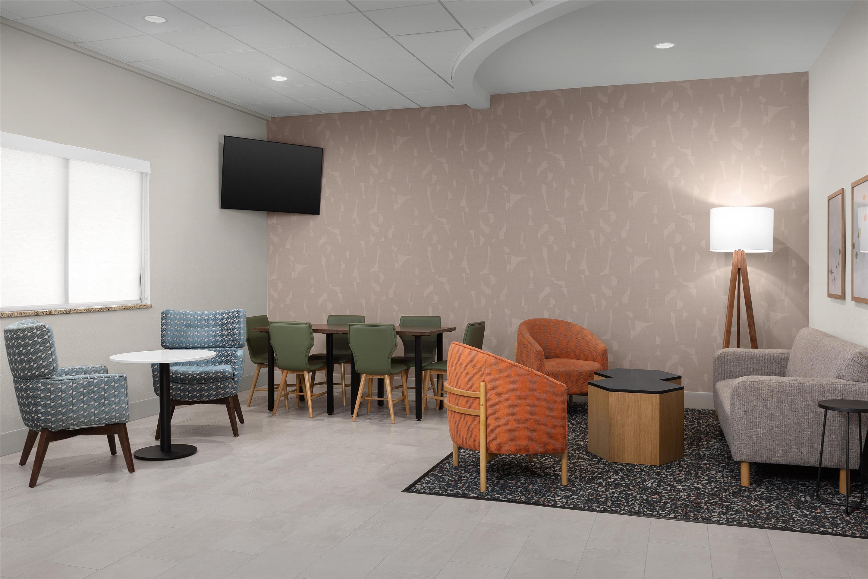 Lobby | Hampton Inn Fayetteville Fort Liberty
