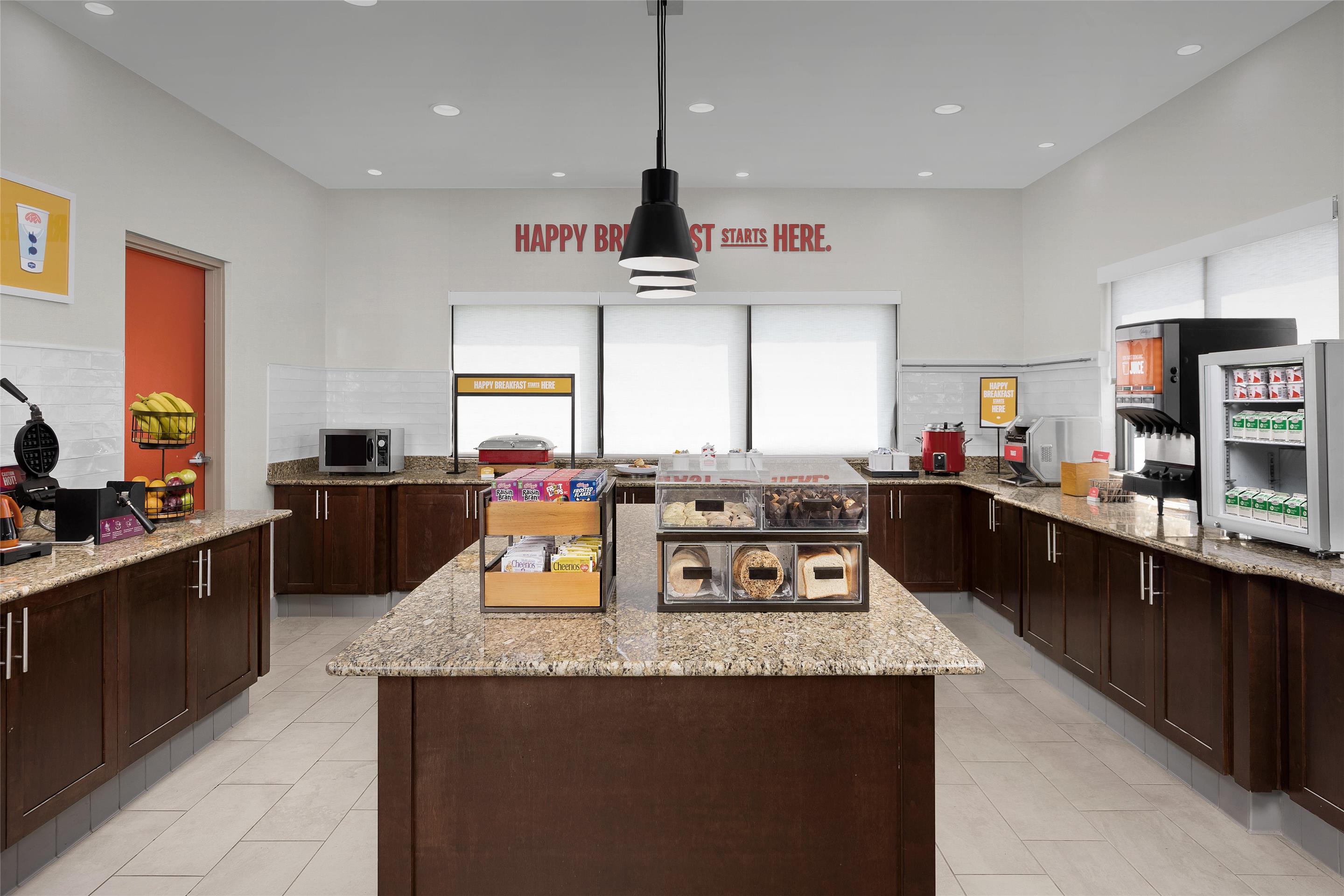 Breakfast Area | Hampton Inn Fayetteville Fort Liberty