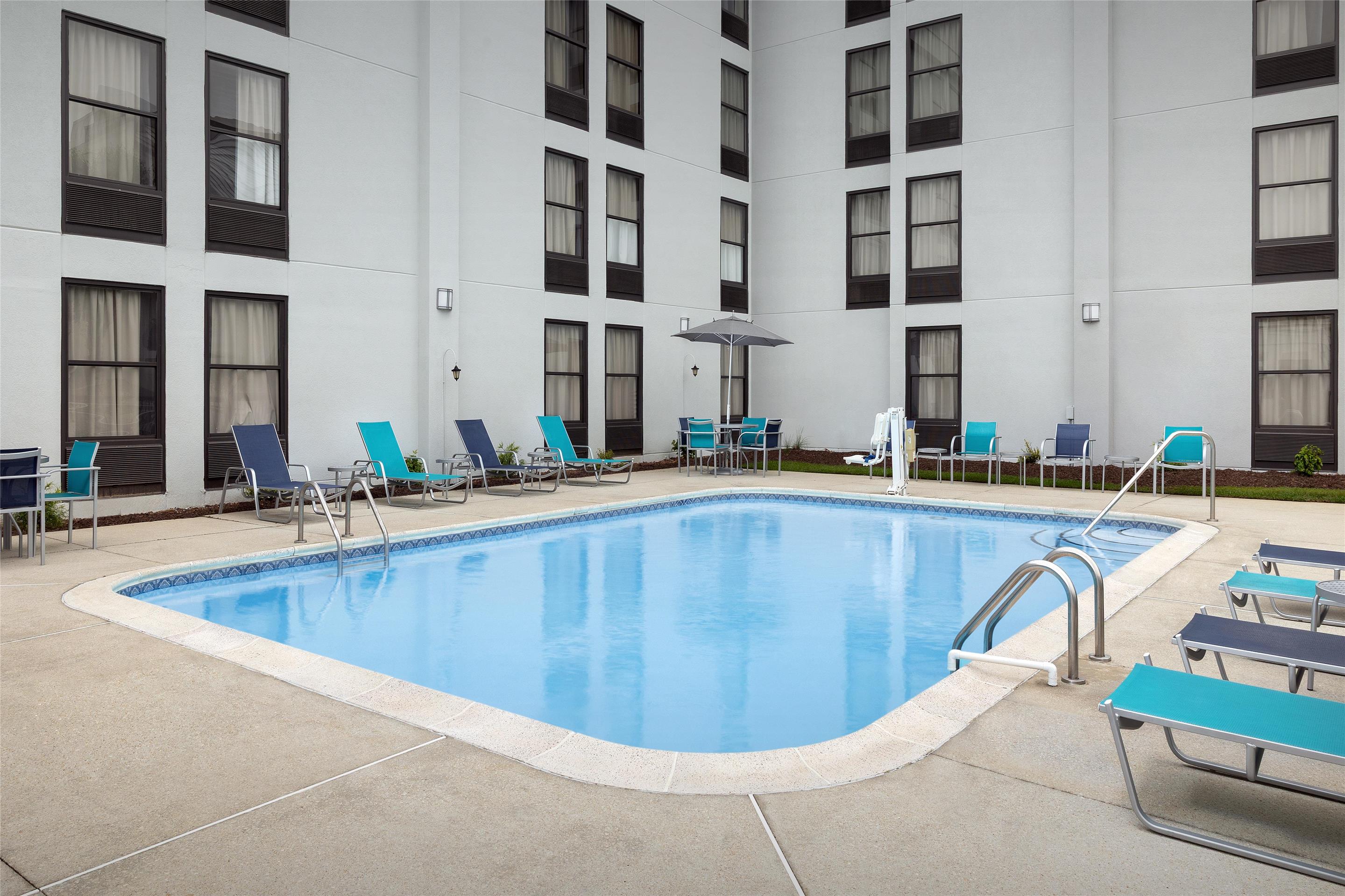 Pool | Hampton Inn Fayetteville Fort Liberty