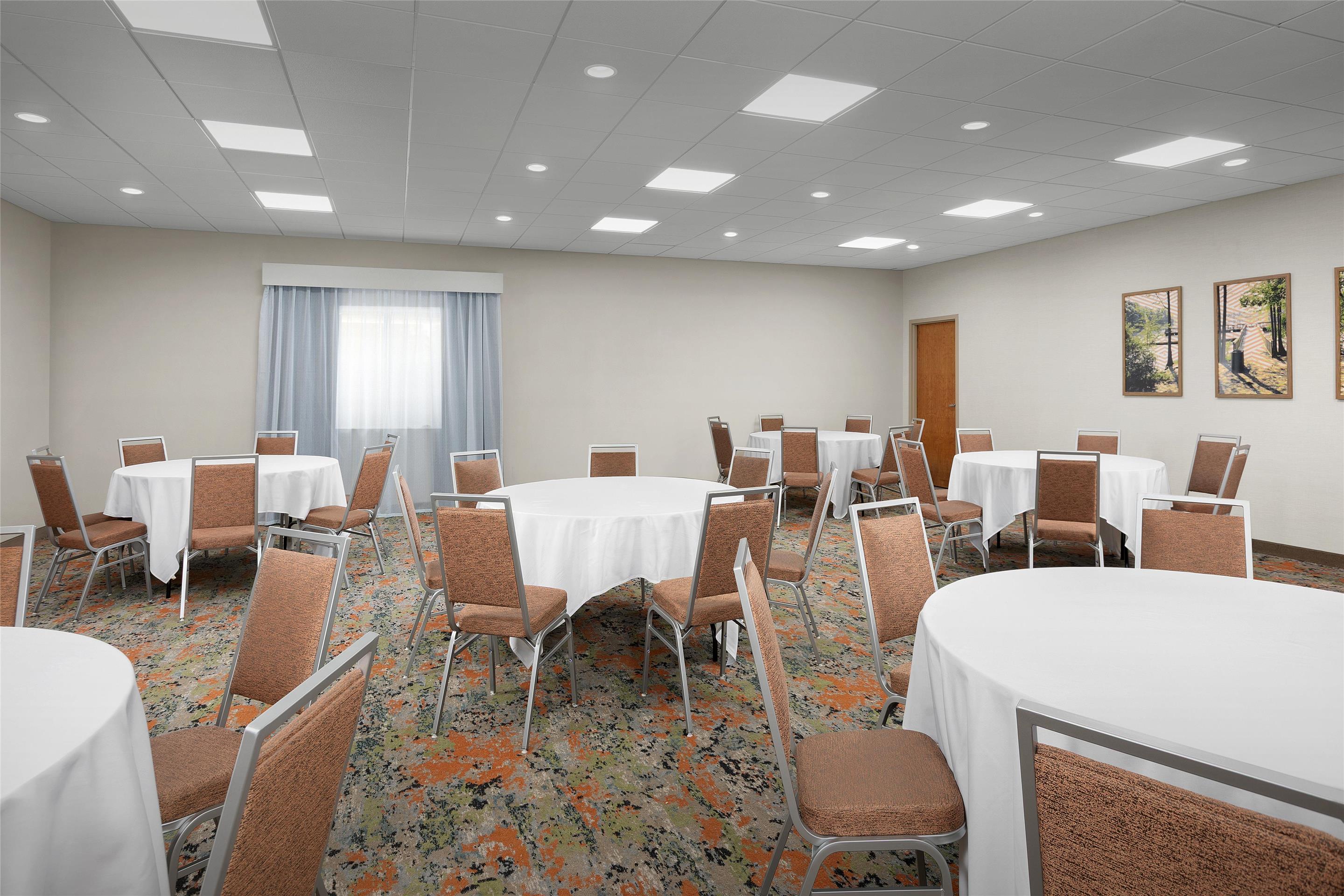 Meeting Room | Hampton Inn Fayetteville Fort Liberty