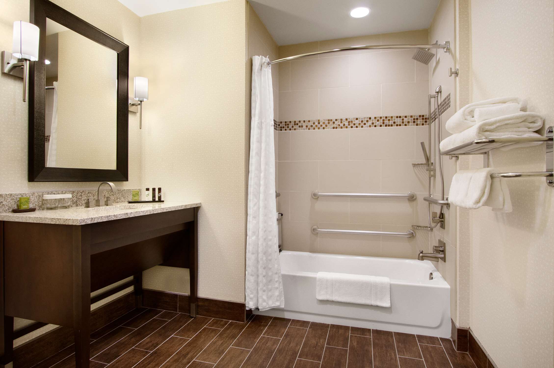 Guest room bath
