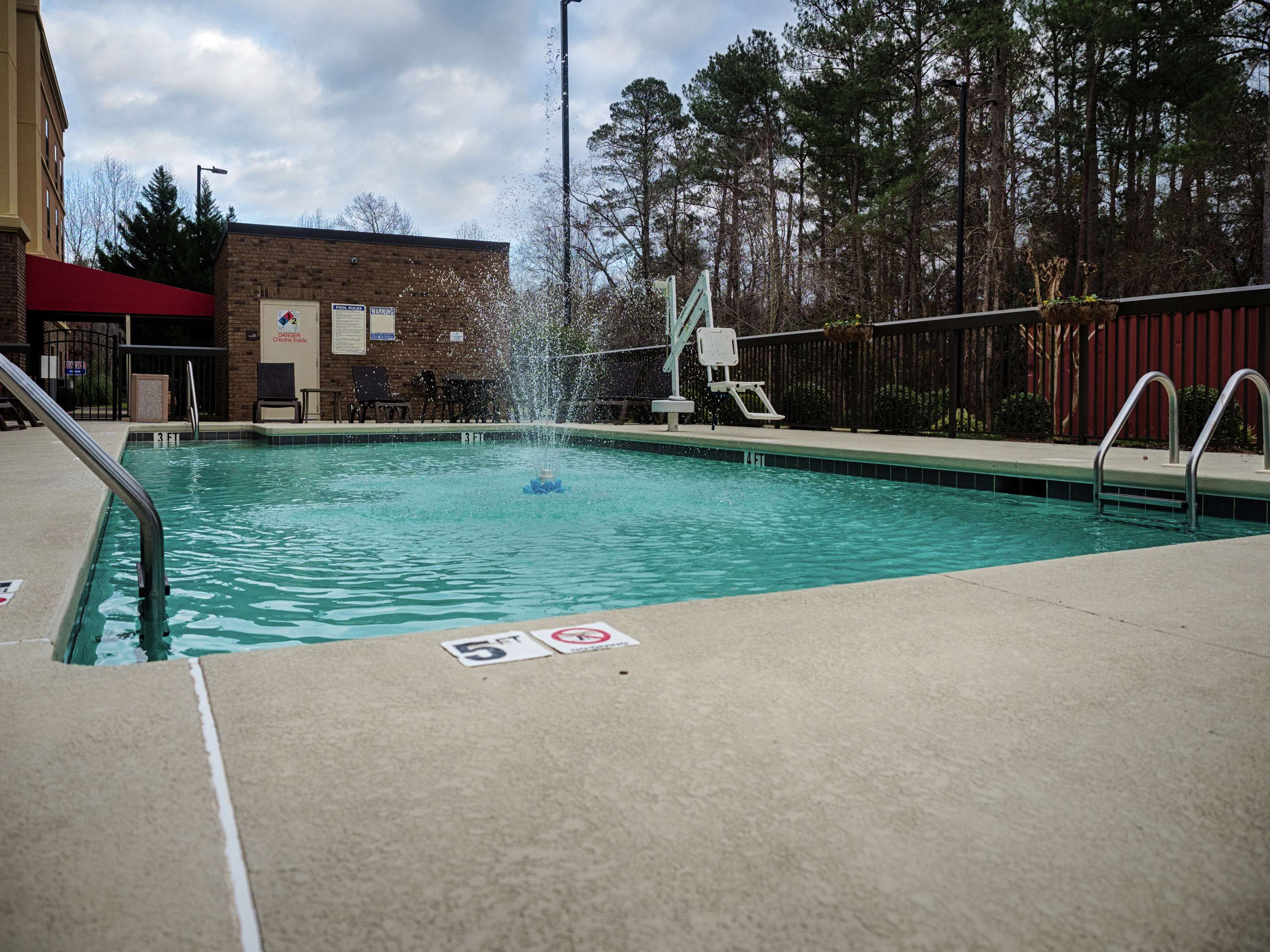 Pool | Hampton Inn Spring Lake Fayetteville