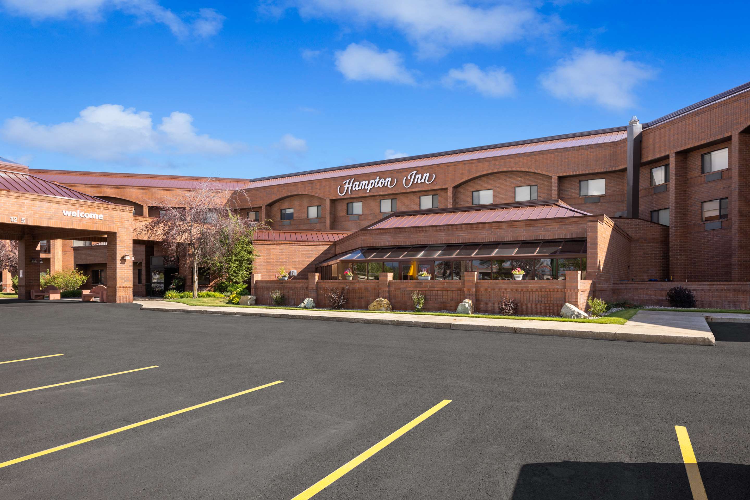 Exterior | Hampton Inn Kalispell