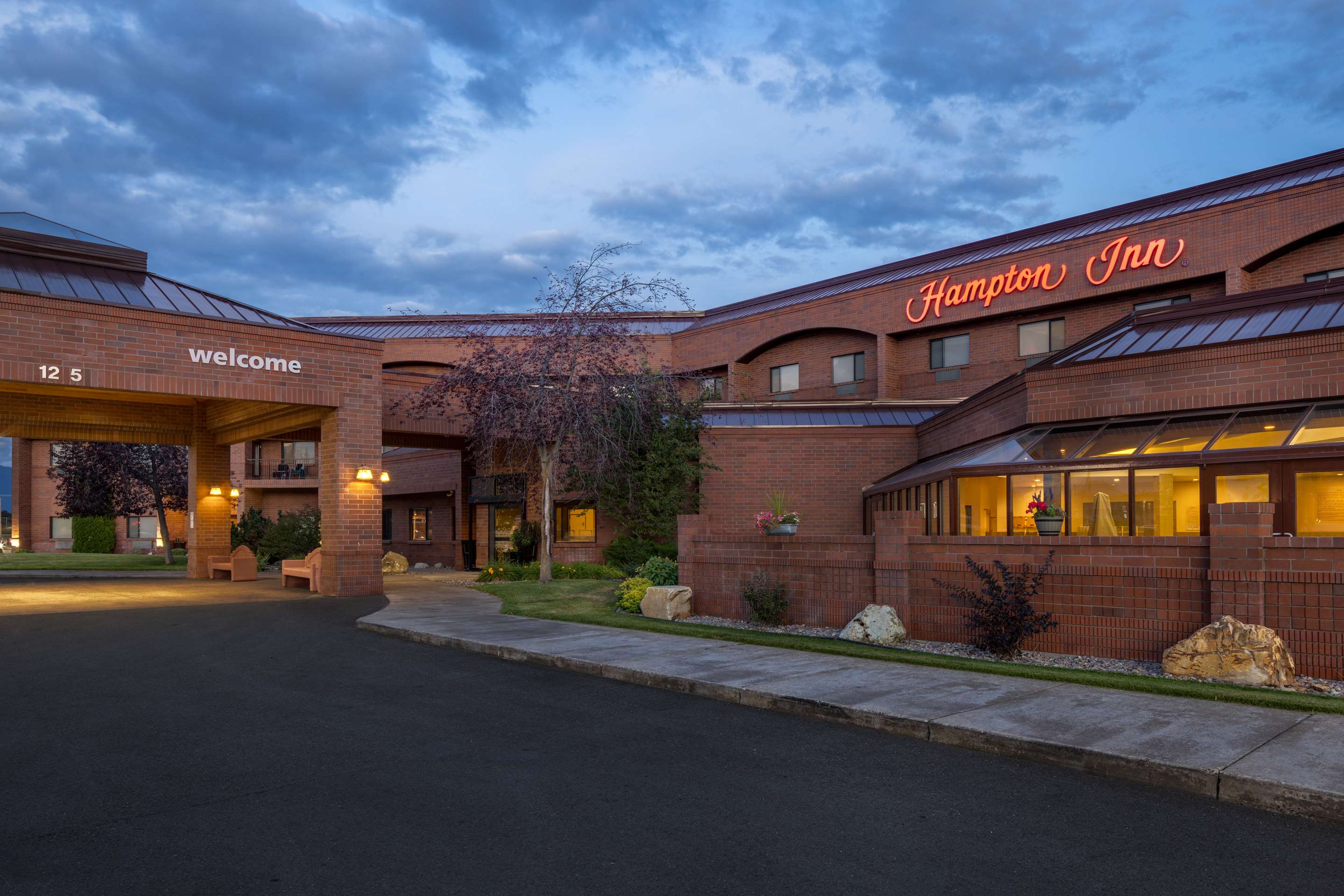 Exterior | Hampton Inn Kalispell