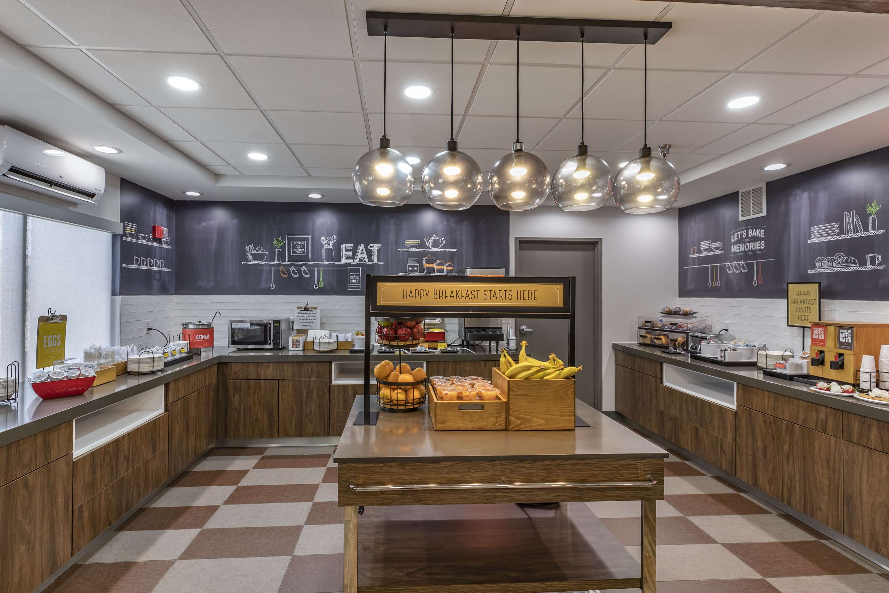 Breakfast Area | Hampton Inn Fort Collins