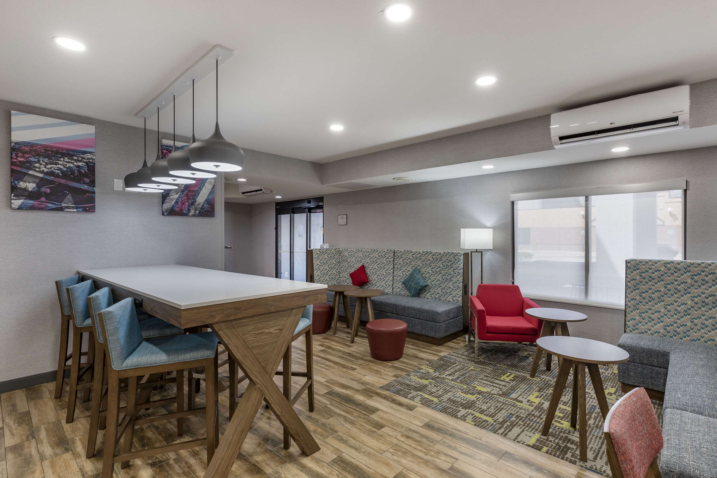 Lobby | Hampton Inn Fort Collins