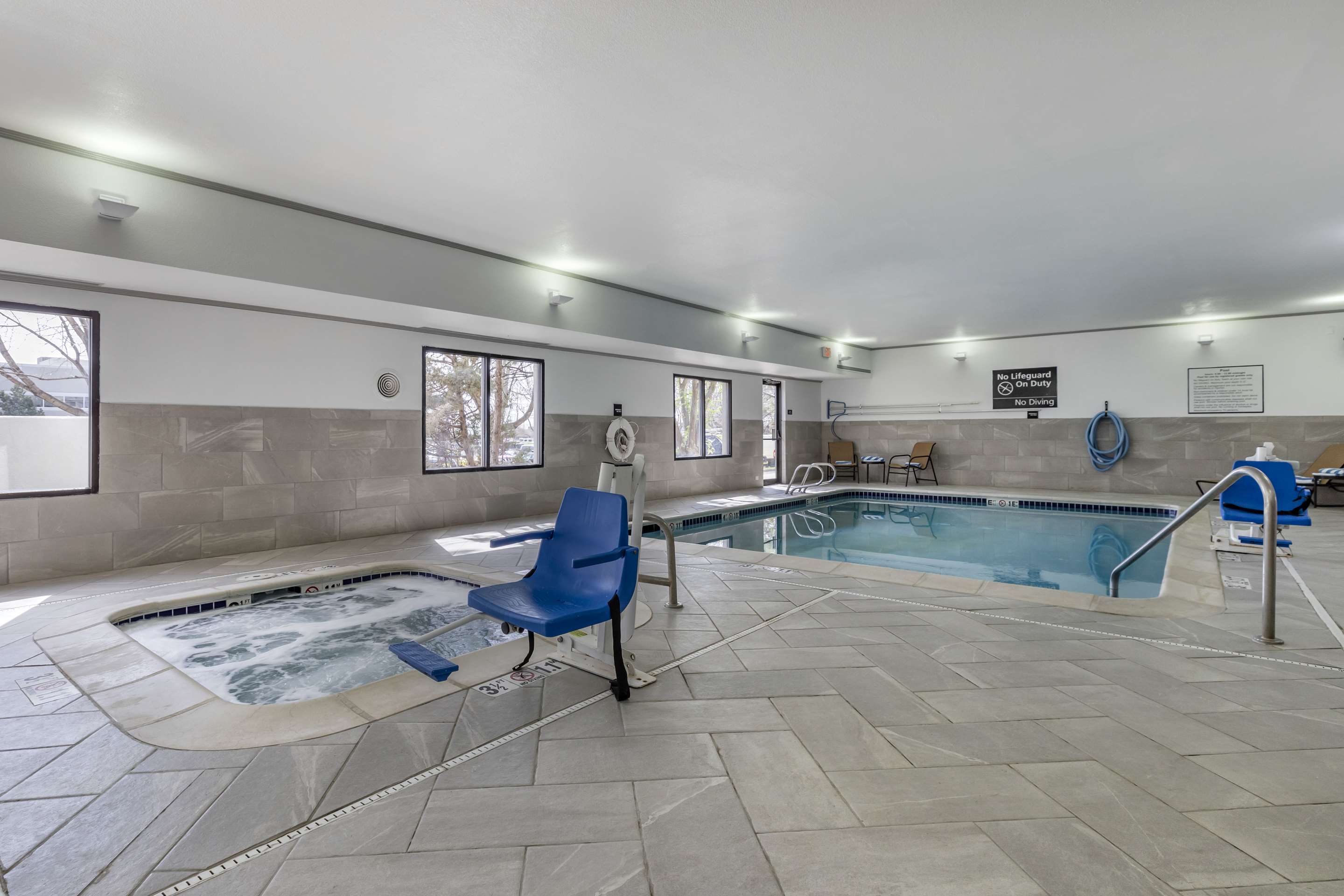 Pool | Hampton Inn Fort Collins