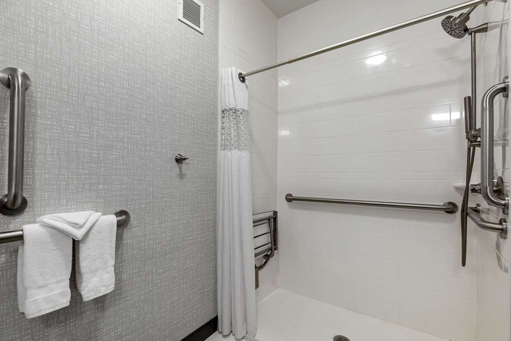 Hampton Inn Fort Collins - Tap to explore photos