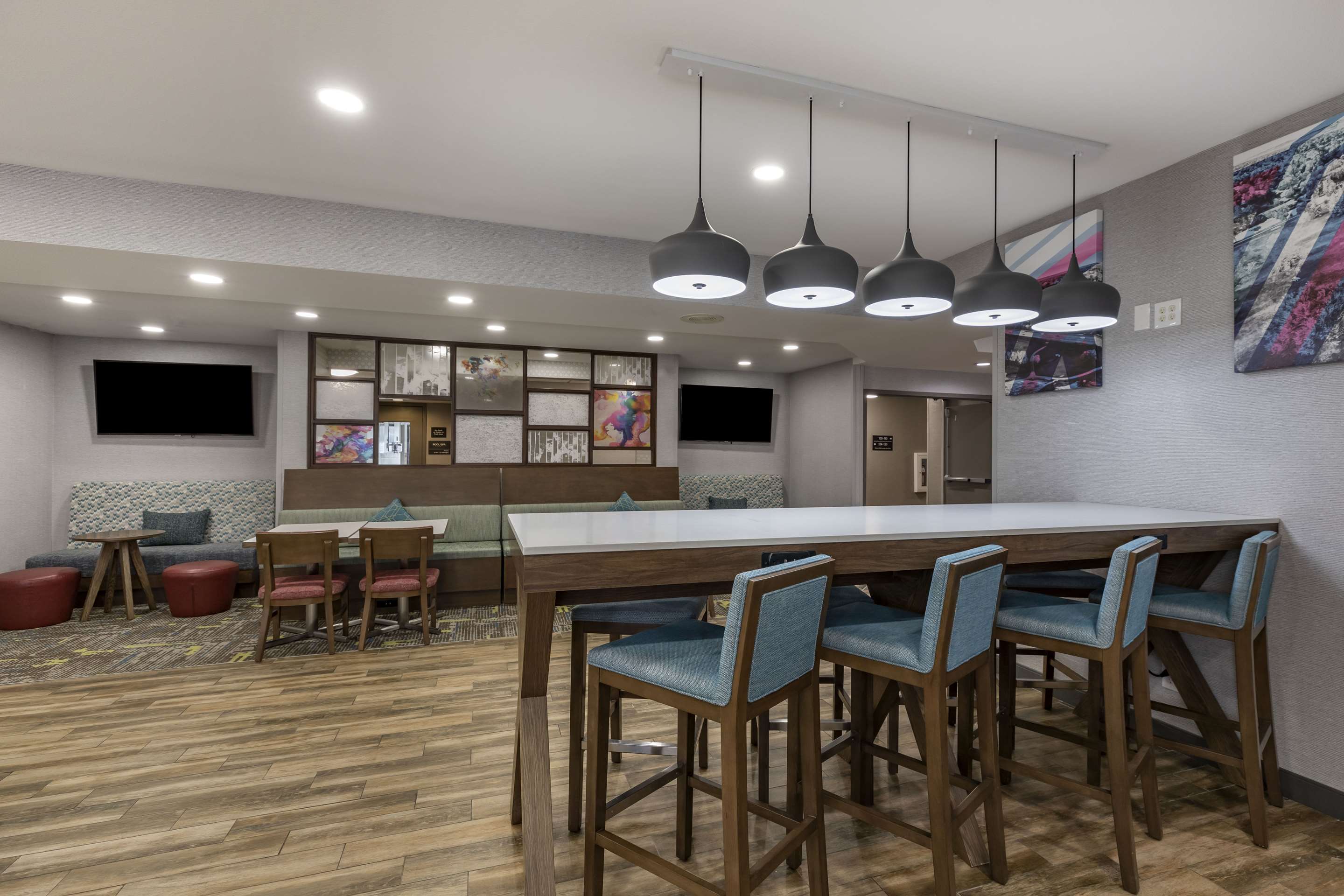 Lobby | Hampton Inn Fort Collins