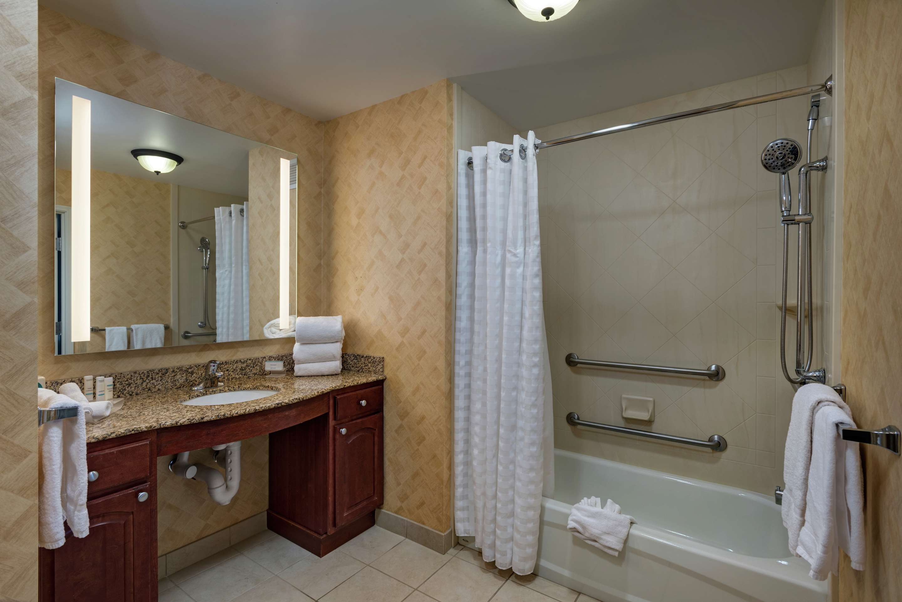 Guest room bath