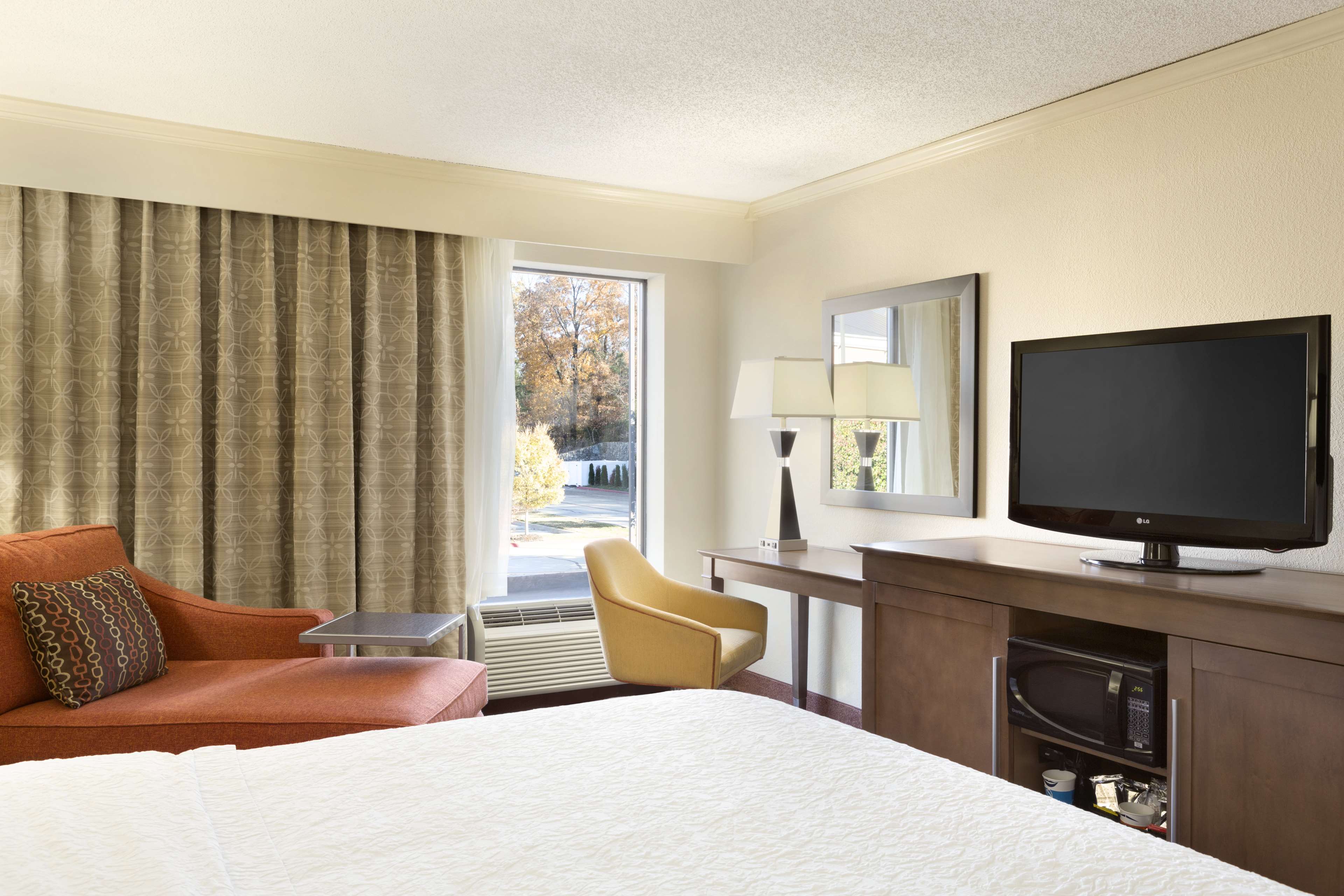 Hampton Inn by Hilton Forrest City Room Type - 1 KING BED NONSMOKING