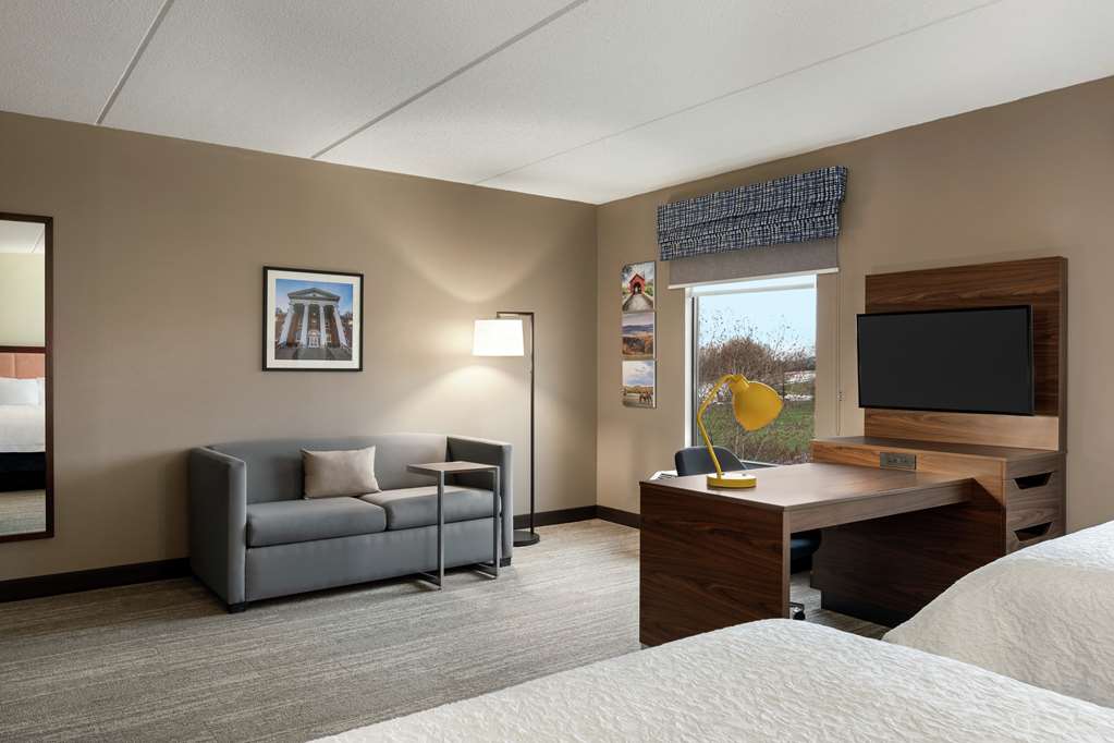 Hampton Inn & Suites Frederick-Fort Detrick Room Type - 2 QNS ACC TUB SUITE NOSMOK