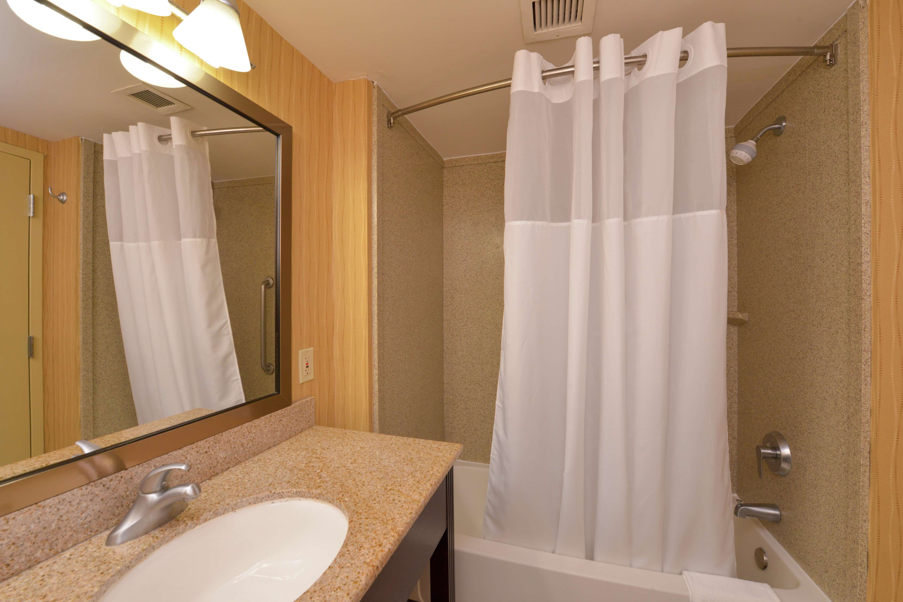 Hampton Inn - Frederick Room Type - KING DELUXE-NON SMOKING