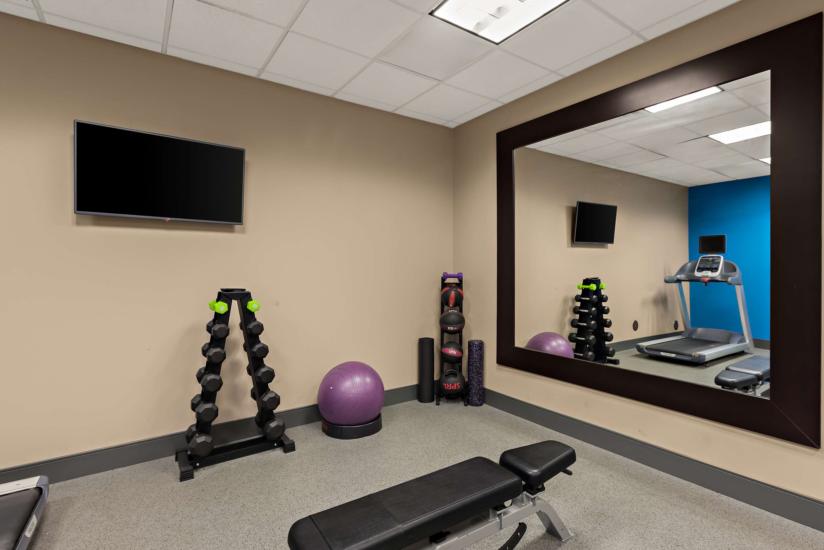 Health club fitness center gym | Hilton Garden Inn Findlay