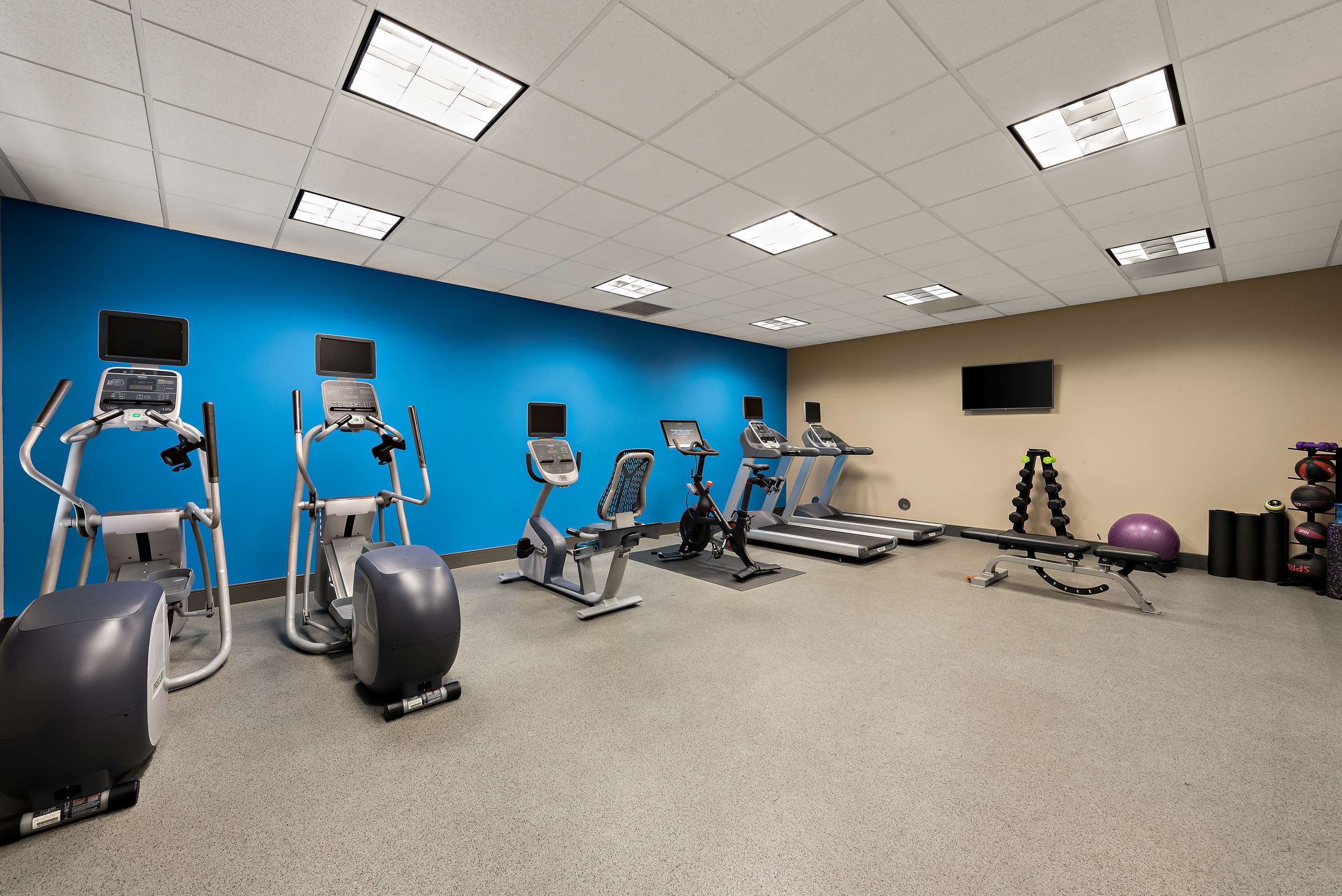 Health club fitness center gym | Hilton Garden Inn Findlay