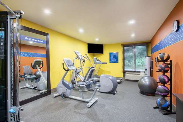 Fitness/ Exercise Room - Hampton Inn Fishkill - I-84, Exit 46